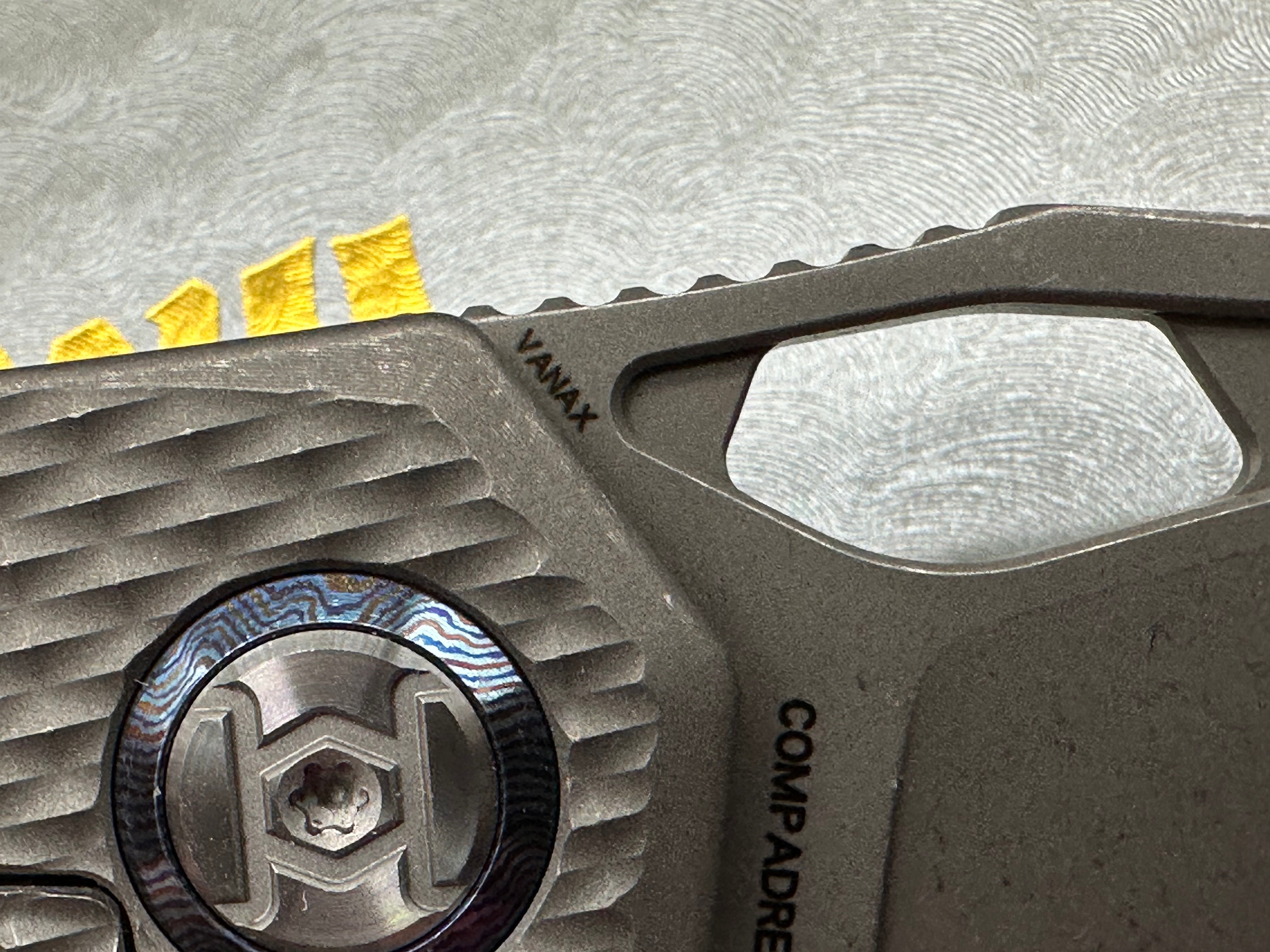 Kunwu Compadre 2.95" Vanax Stonewash Blade with Stonewash Diamond Textured Titanium Scales