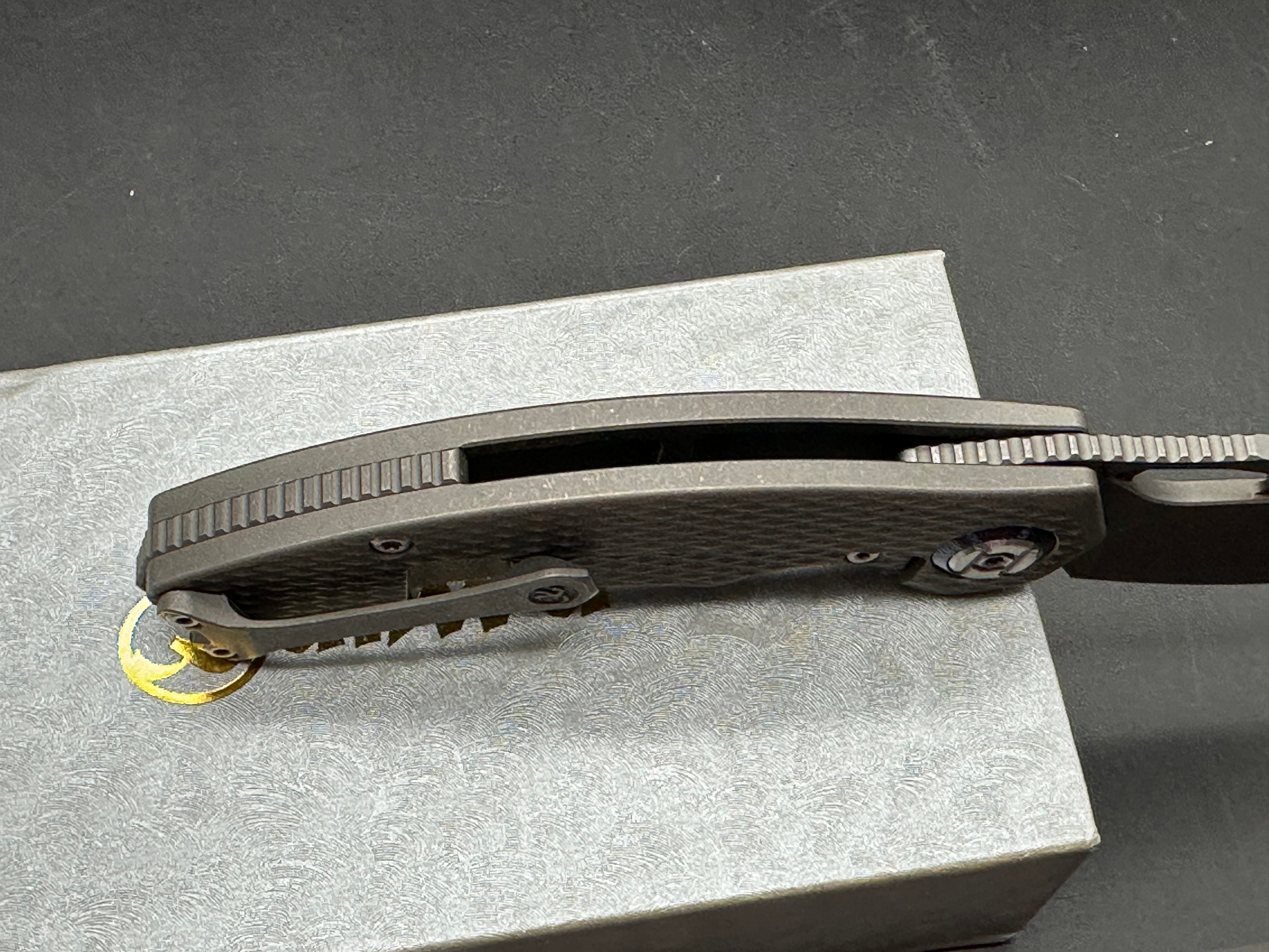 Kunwu Compadre 2.95" Vanax Stonewash Blade with Stonewash Diamond Textured Titanium Scales