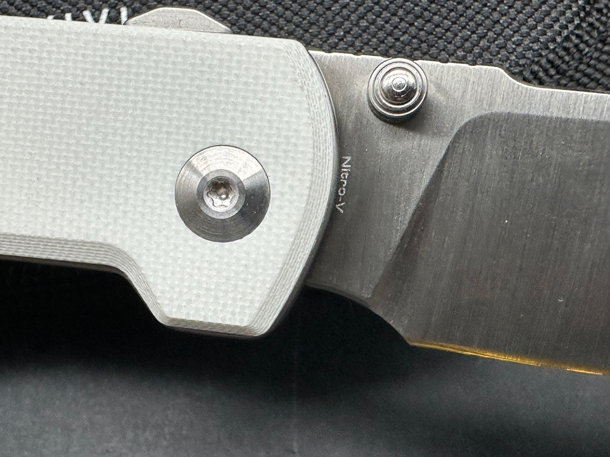 CIVIVI ZYGON WHITE/BLACK G-10 HANDLE NITRO-V PLAIN EDGE SATIN FINISH