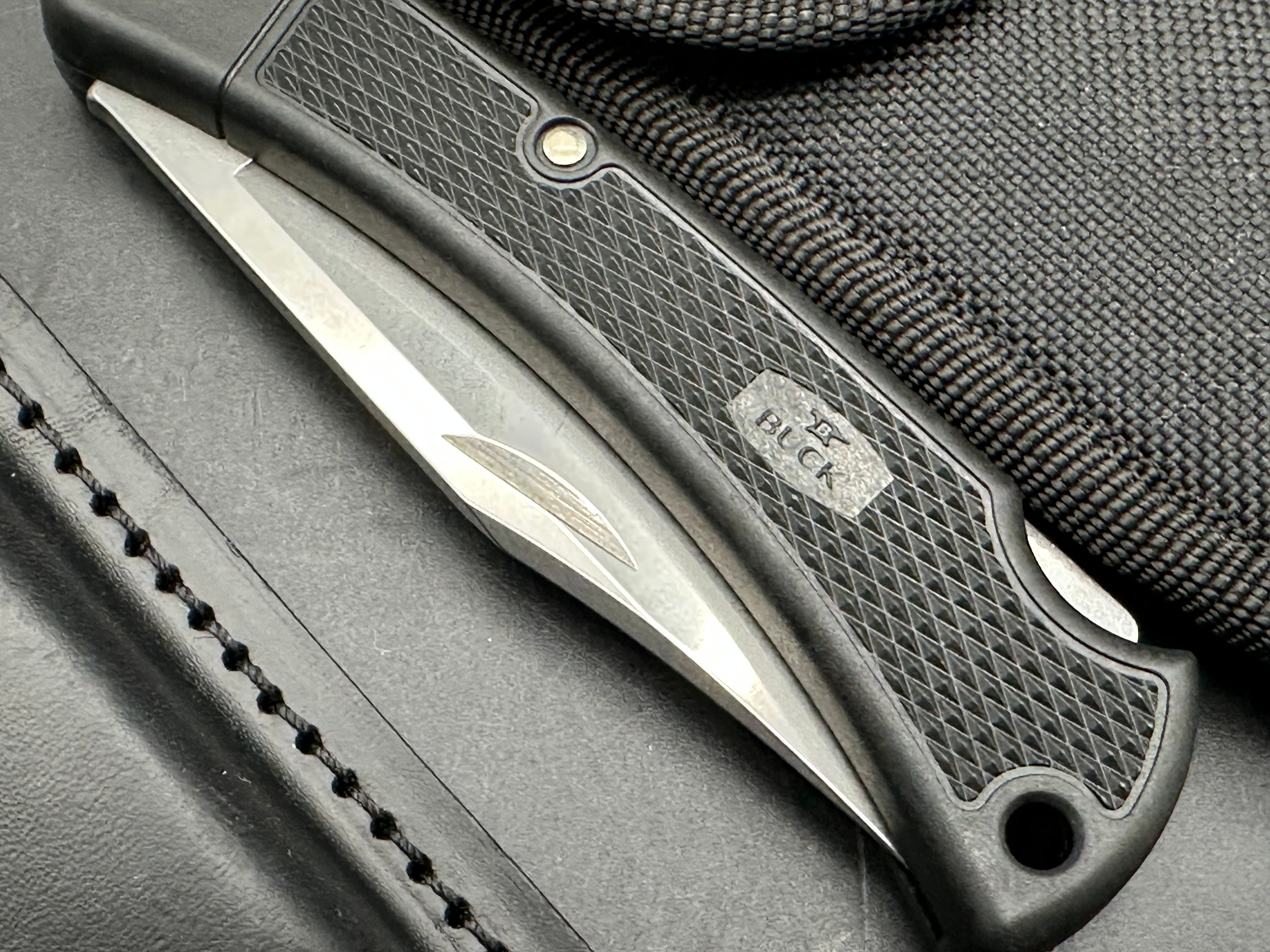 Buck Knives Combo 110 Drop point in 420HC with leather sheath / 110 LT in 420HC