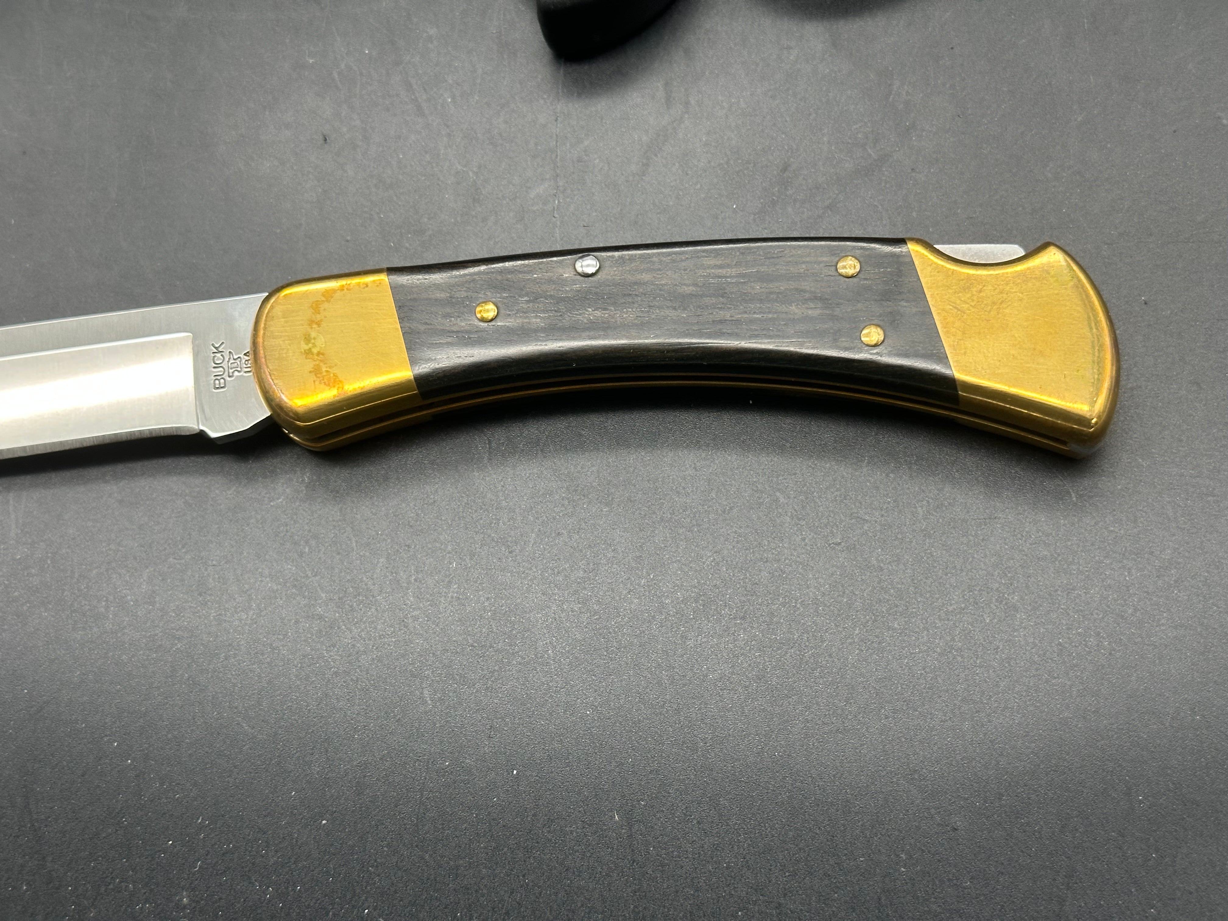 Buck Knives Combo 110 Drop point in 420HC with leather sheath / 110 LT in 420HC