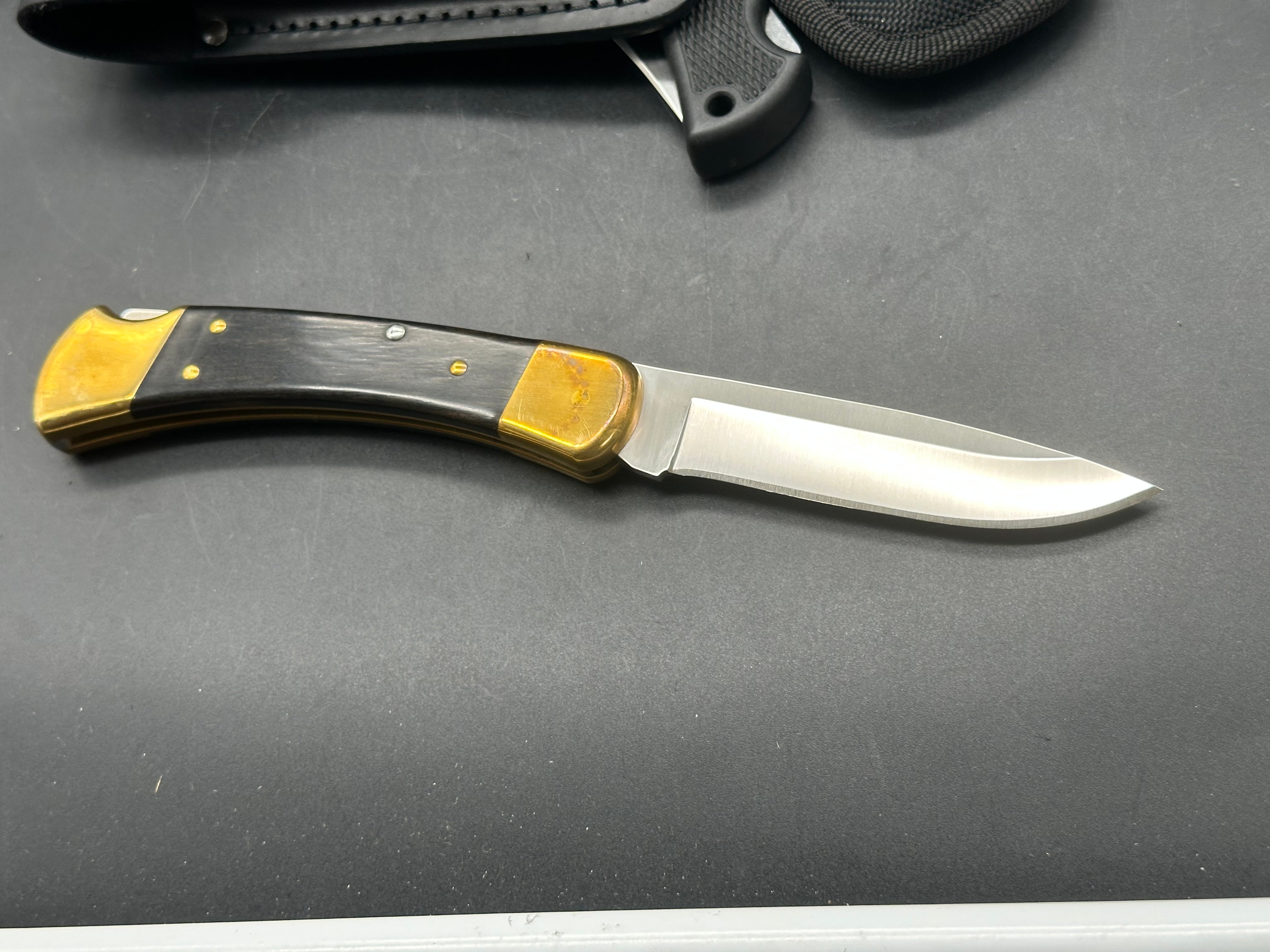 Buck Knives Combo 110 Drop point in 420HC with leather sheath / 110 LT in 420HC