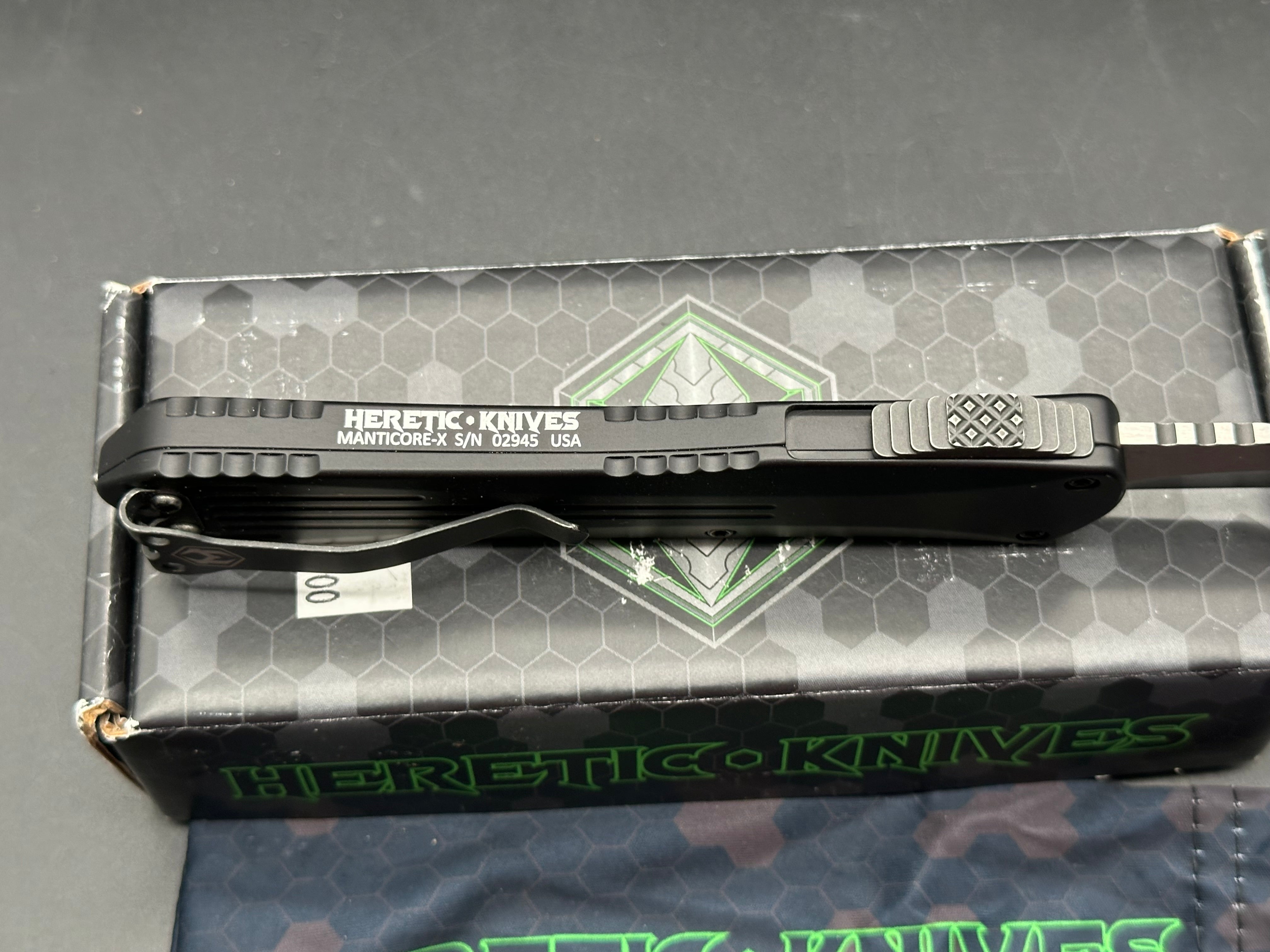 Heretic Knives Manticore-X Recurve Battleworn Black Elmax OTF Automatic