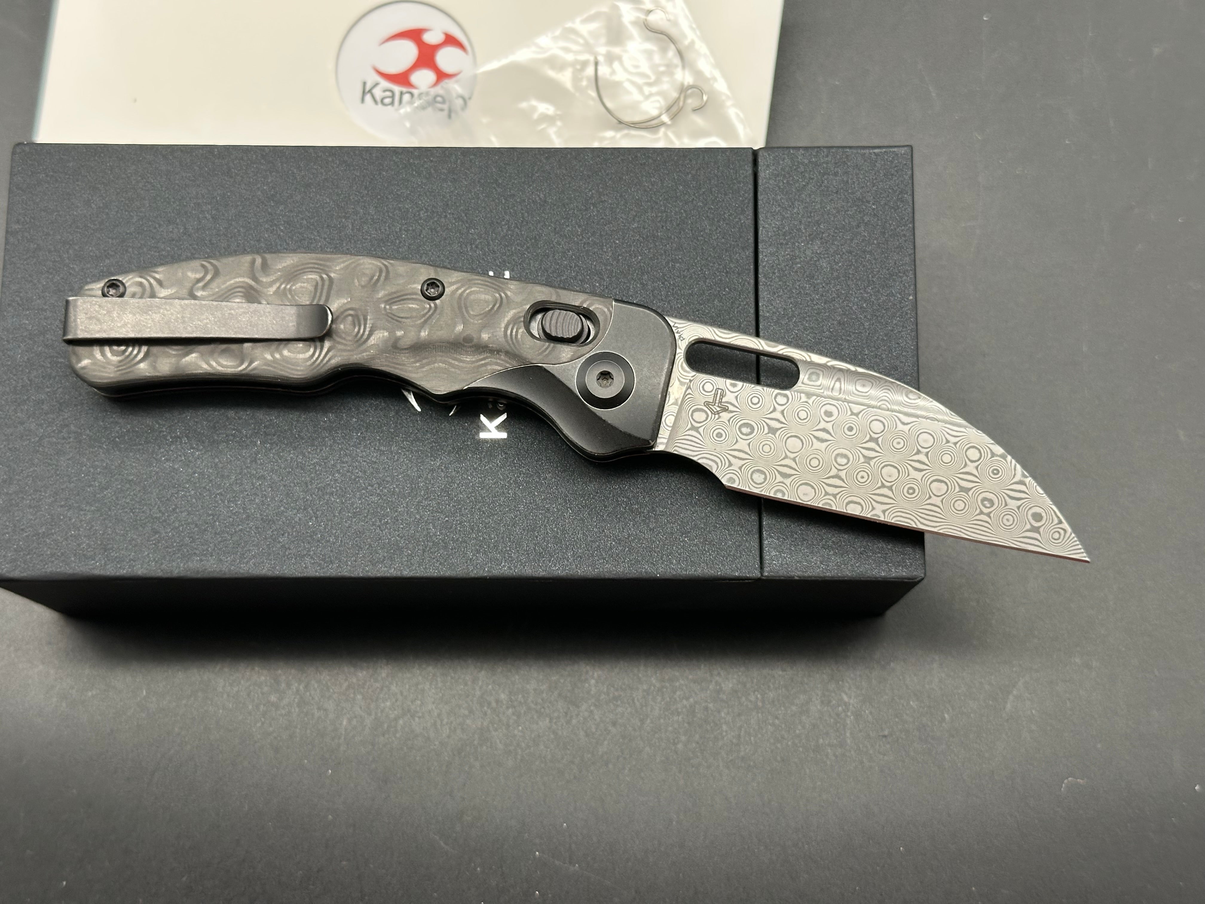 KANSEPT VIVID BLACKWASH TITANIUM/ROSE CARBON FIBER HANDLE DAMASCUS PLAIN EDGE