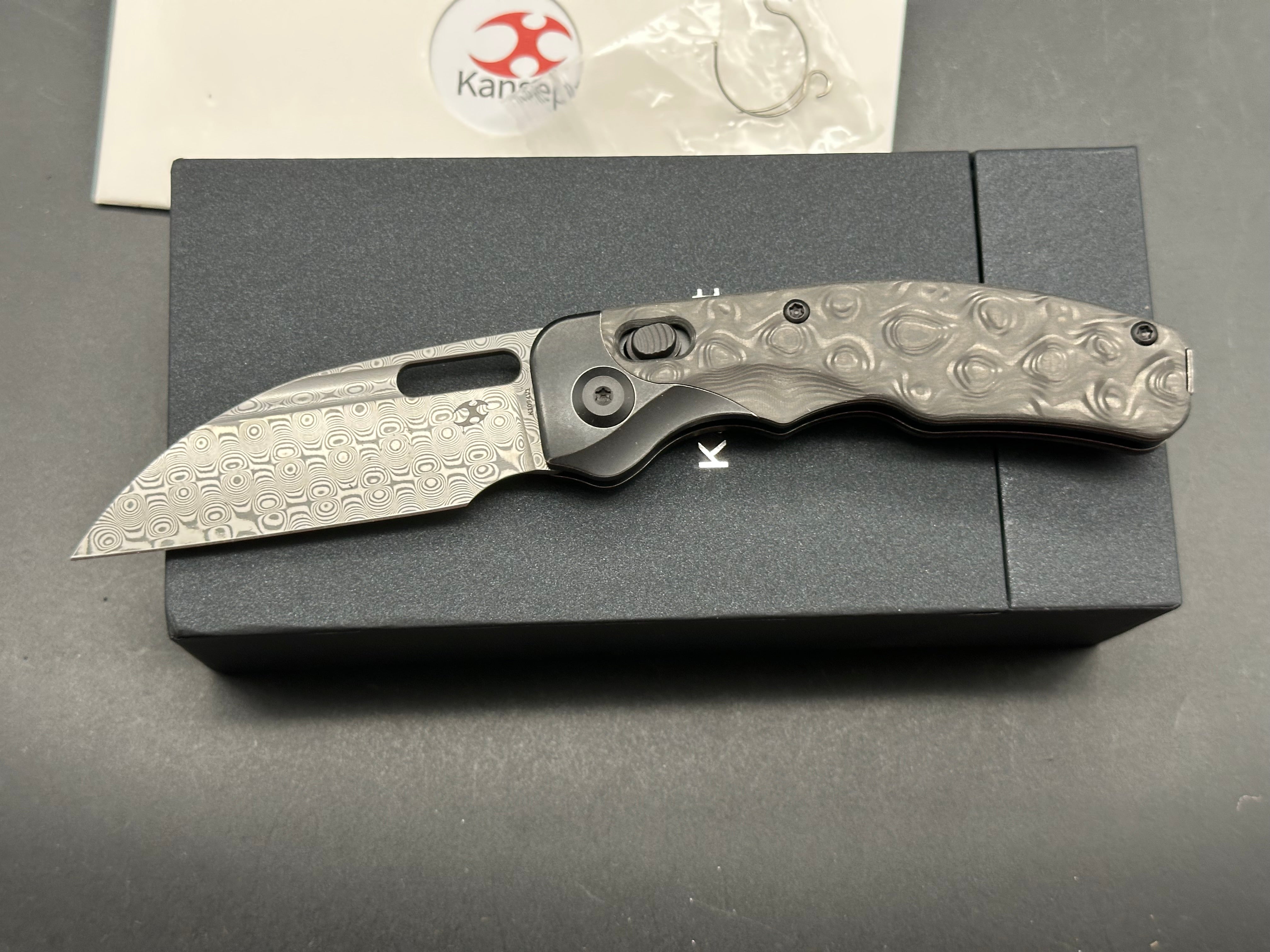 KANSEPT VIVID BLACKWASH TITANIUM/ROSE CARBON FIBER HANDLE DAMASCUS PLAIN EDGE