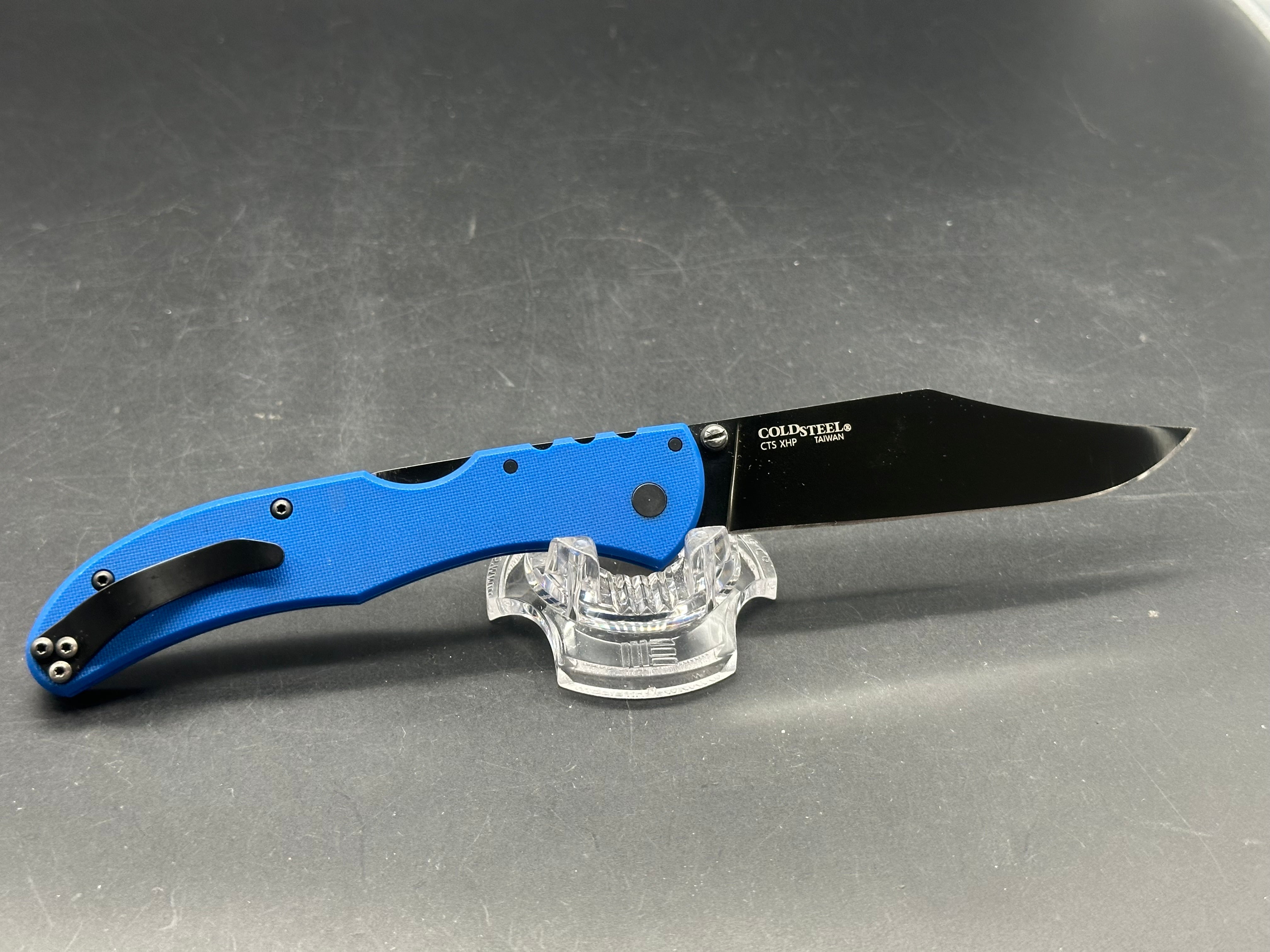 Cold Steel Broken Skull CTS-XHP DLC coating, blue G-10