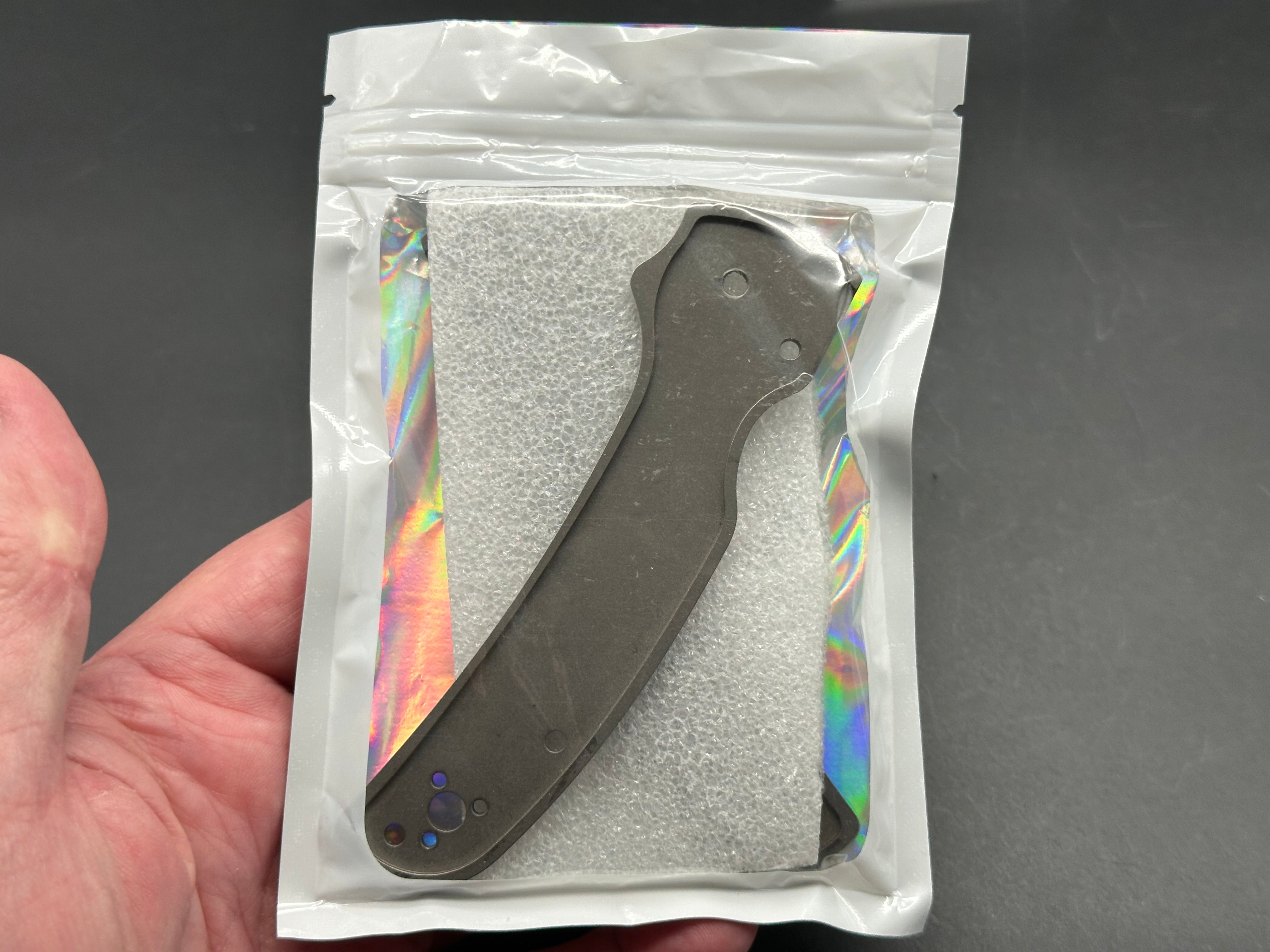 Spyderco Shaman RGT titanium featherweight skinny scales