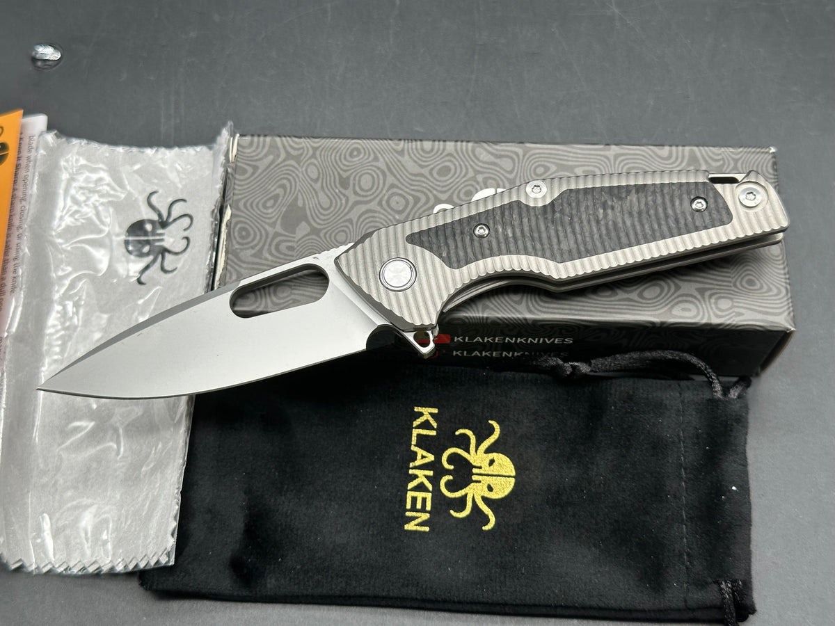 Klaken Sigund B06, 3.23" Bead Blasted 14C28N Drop Point Blade with Bead Blasted Titanium-Carbon FIber Inlay Scales