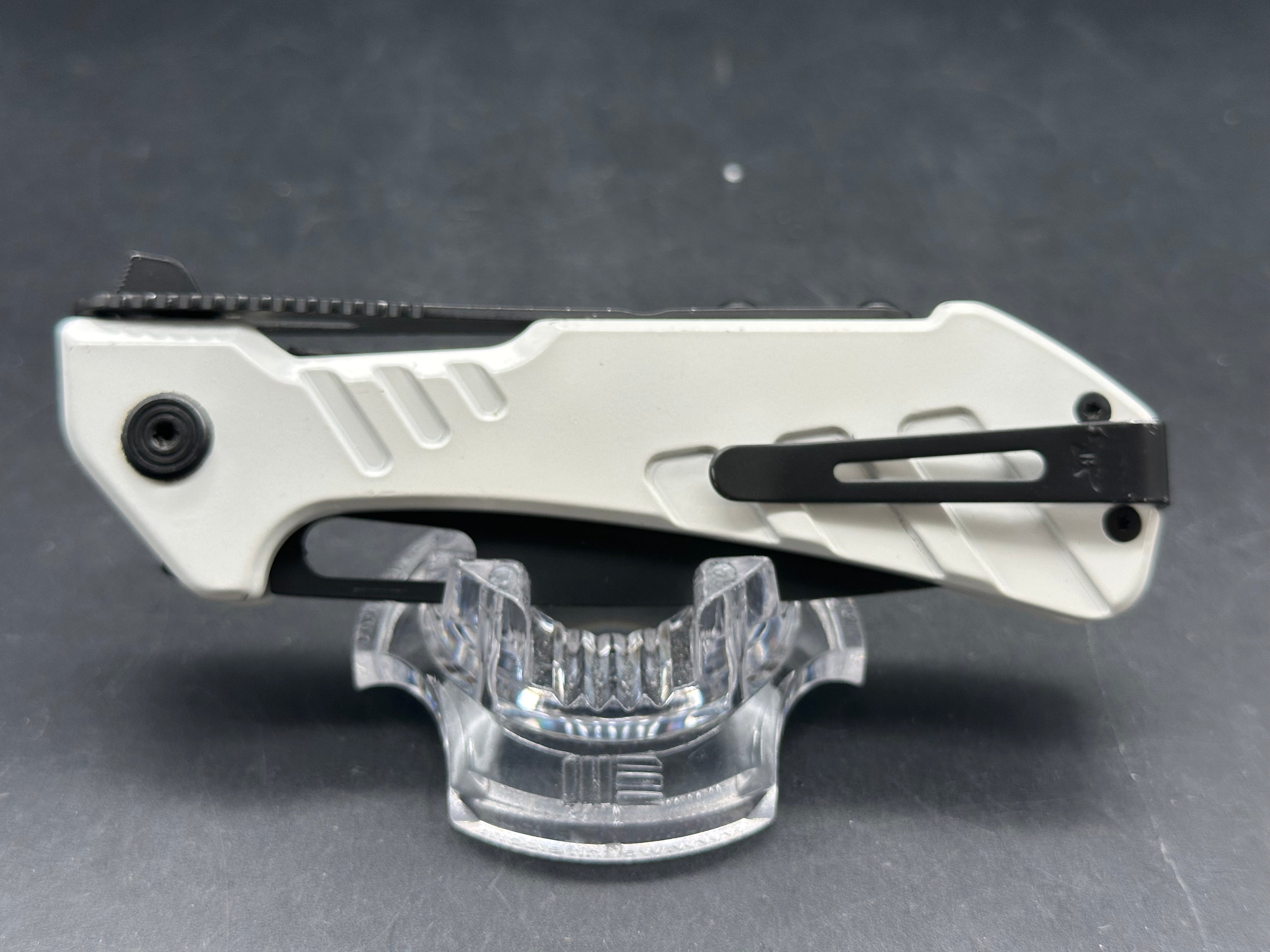 Buck Knives 830 Marksman, Buck of the Month May 2001, D2 steel, white aluminum handles