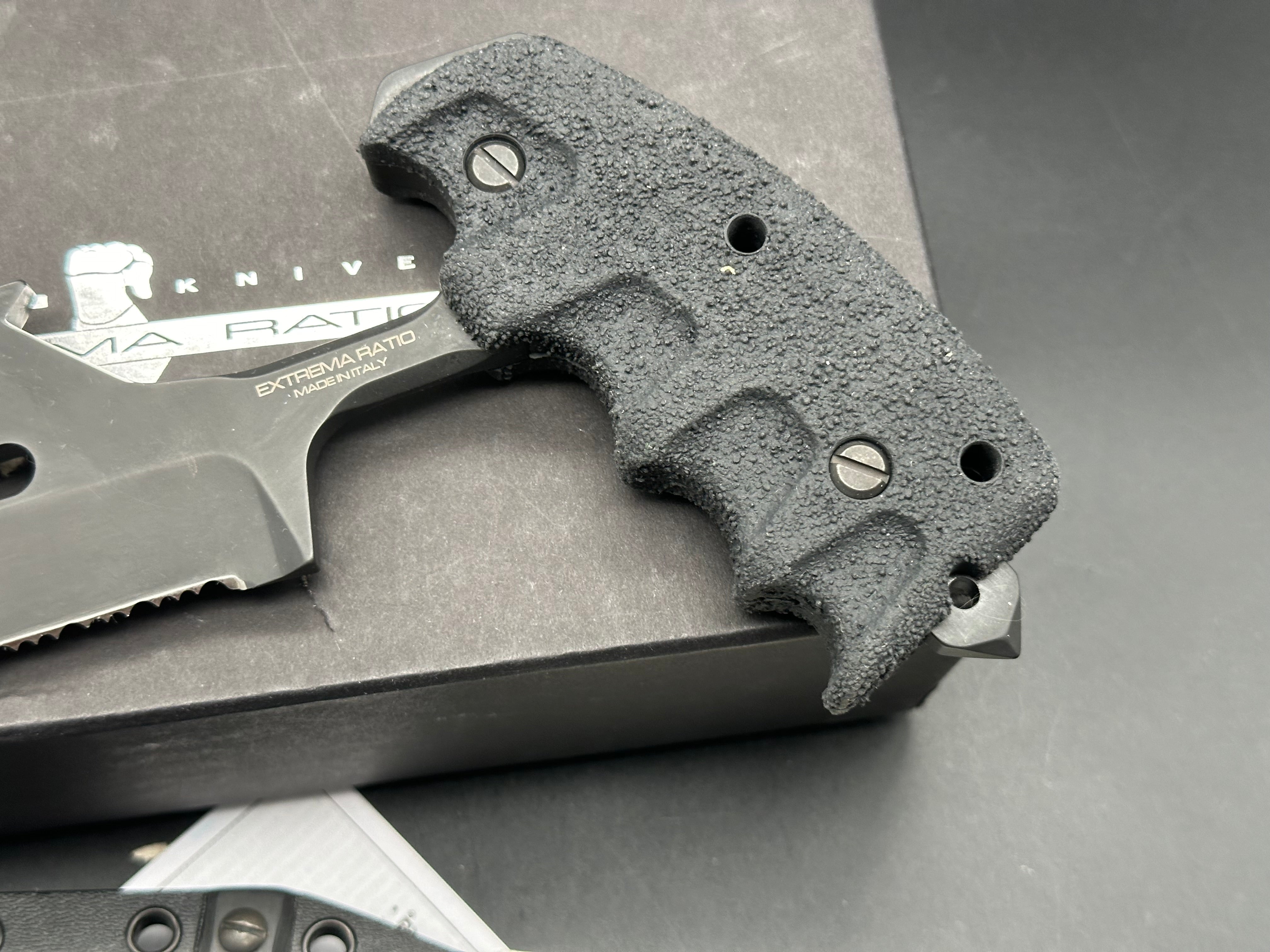 Extrema Ratio S.E.R.E 1 Fixed Blade Knife (5.875" Black Serr)