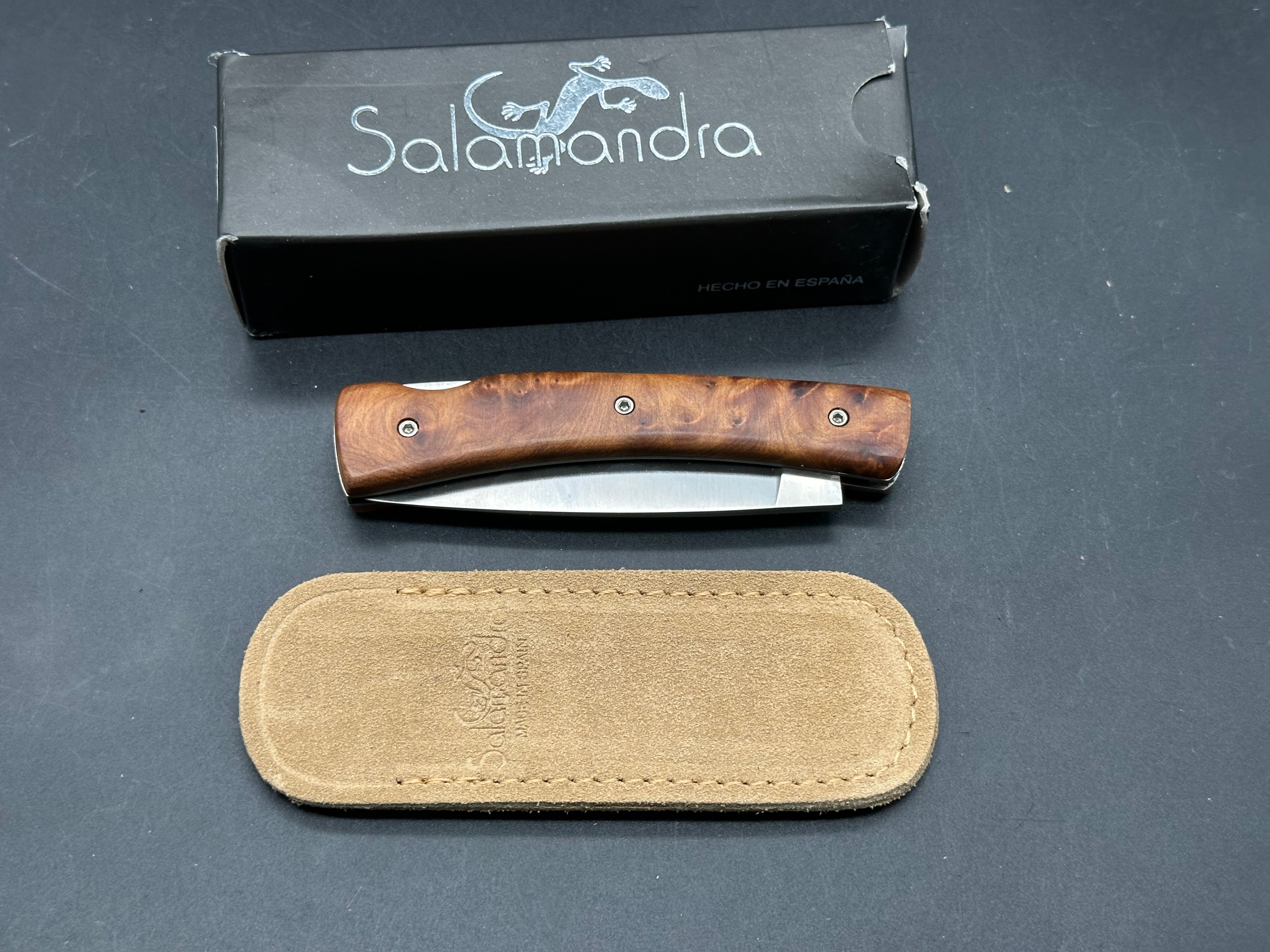 Salamandra Albacete thuja wood lock back. 1.4116 steel. As new in box
