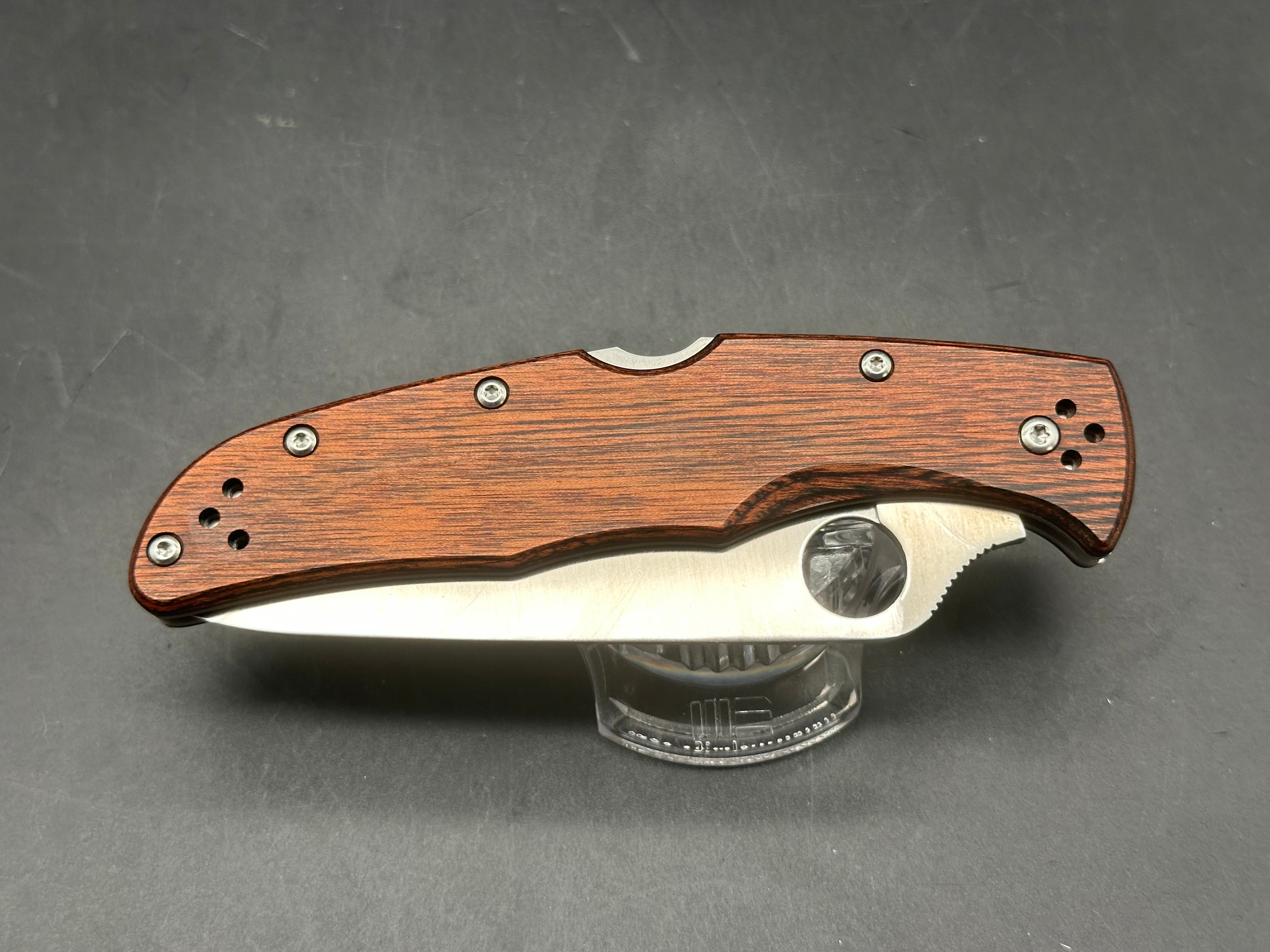 Spyderco Endura Pakkawood Hap40/SUS410, light scratches on blade