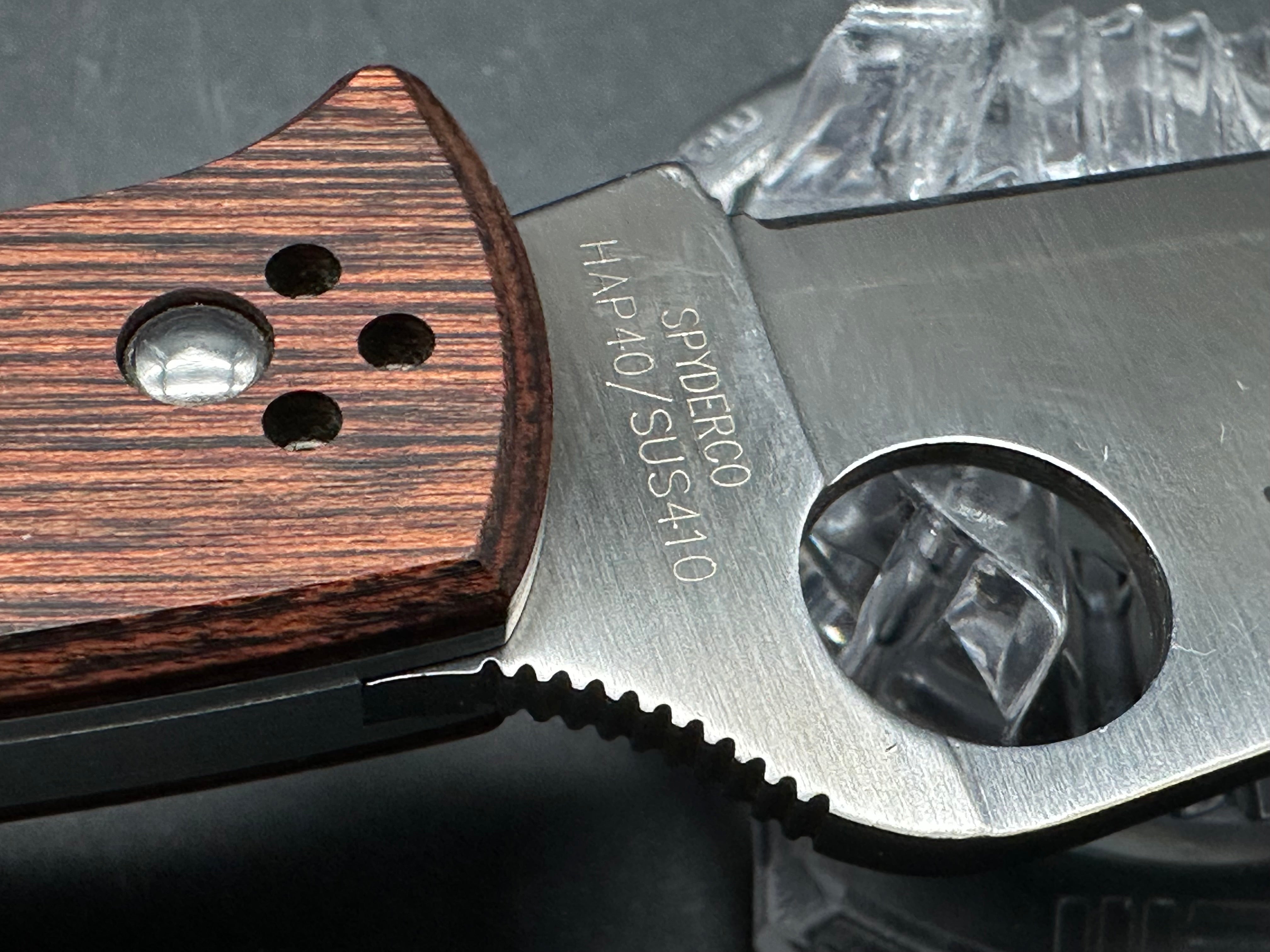 Spyderco Endura Pakkawood Hap40/SUS410, light scratches on blade