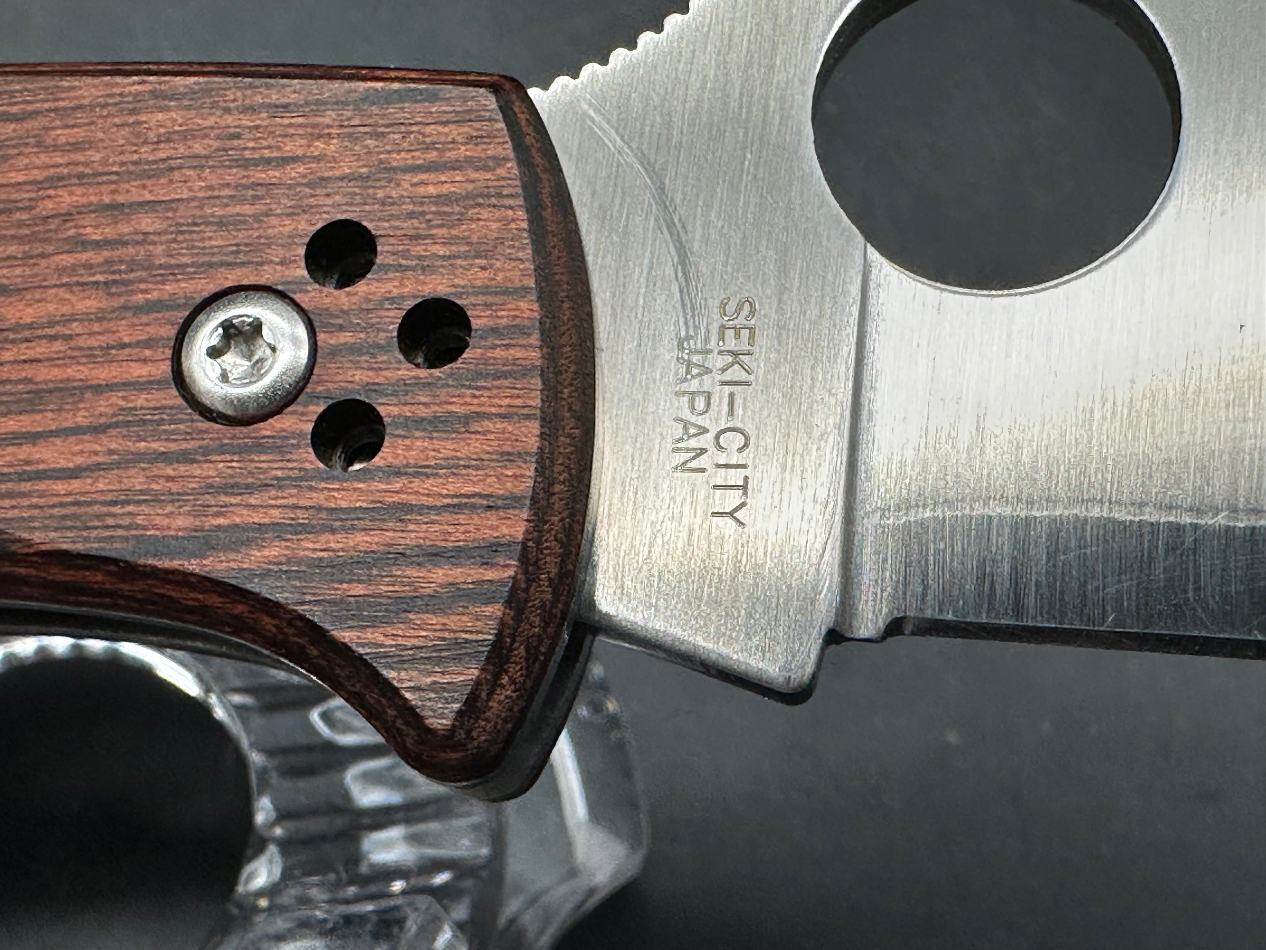 Spyderco Endura Pakkawood Hap40/SUS410, light scratches on blade