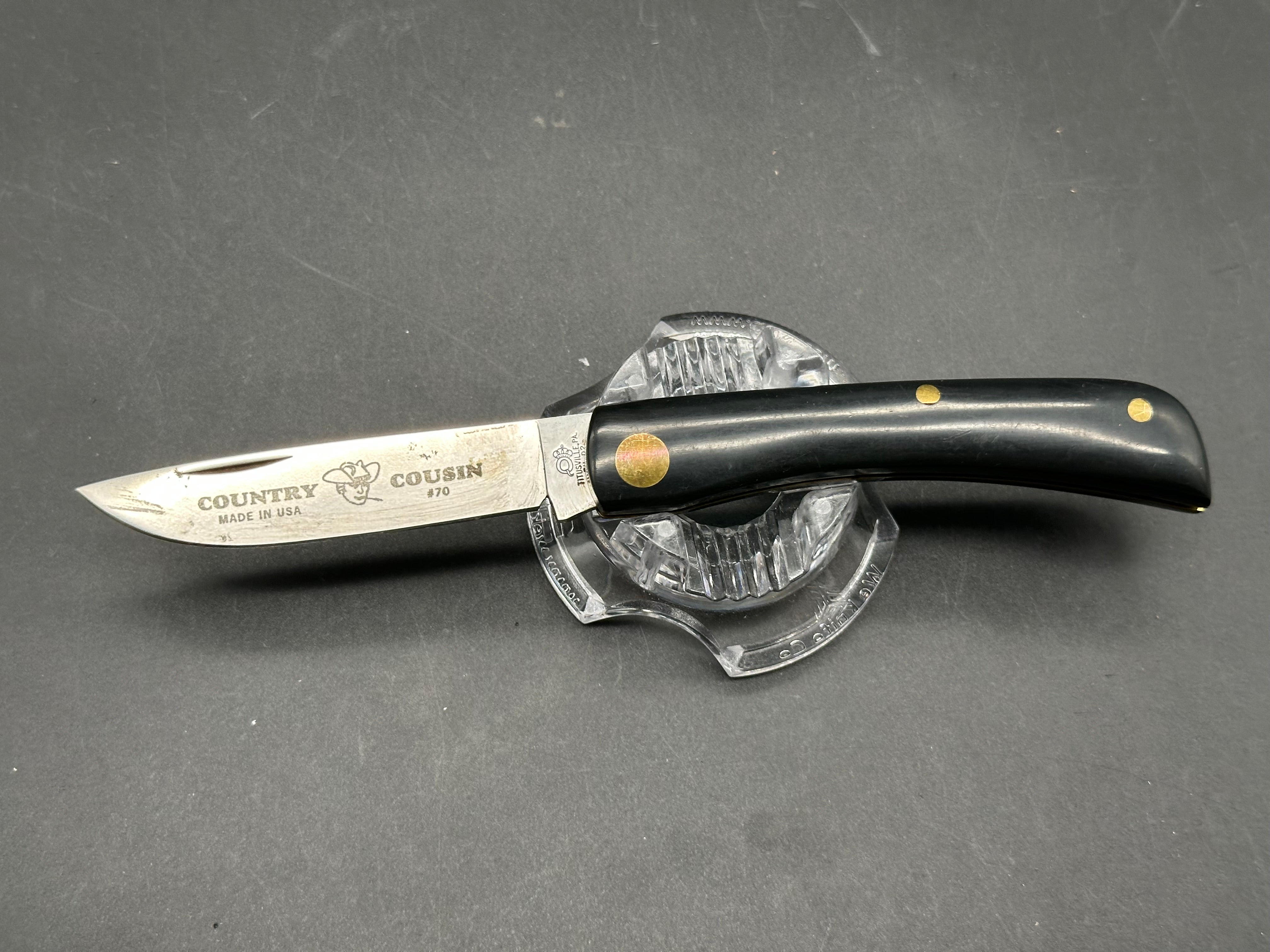 Queen Country Cousin D2 Blade Sodbuster 3 5/8" closed Black Delrin Handle - 1445