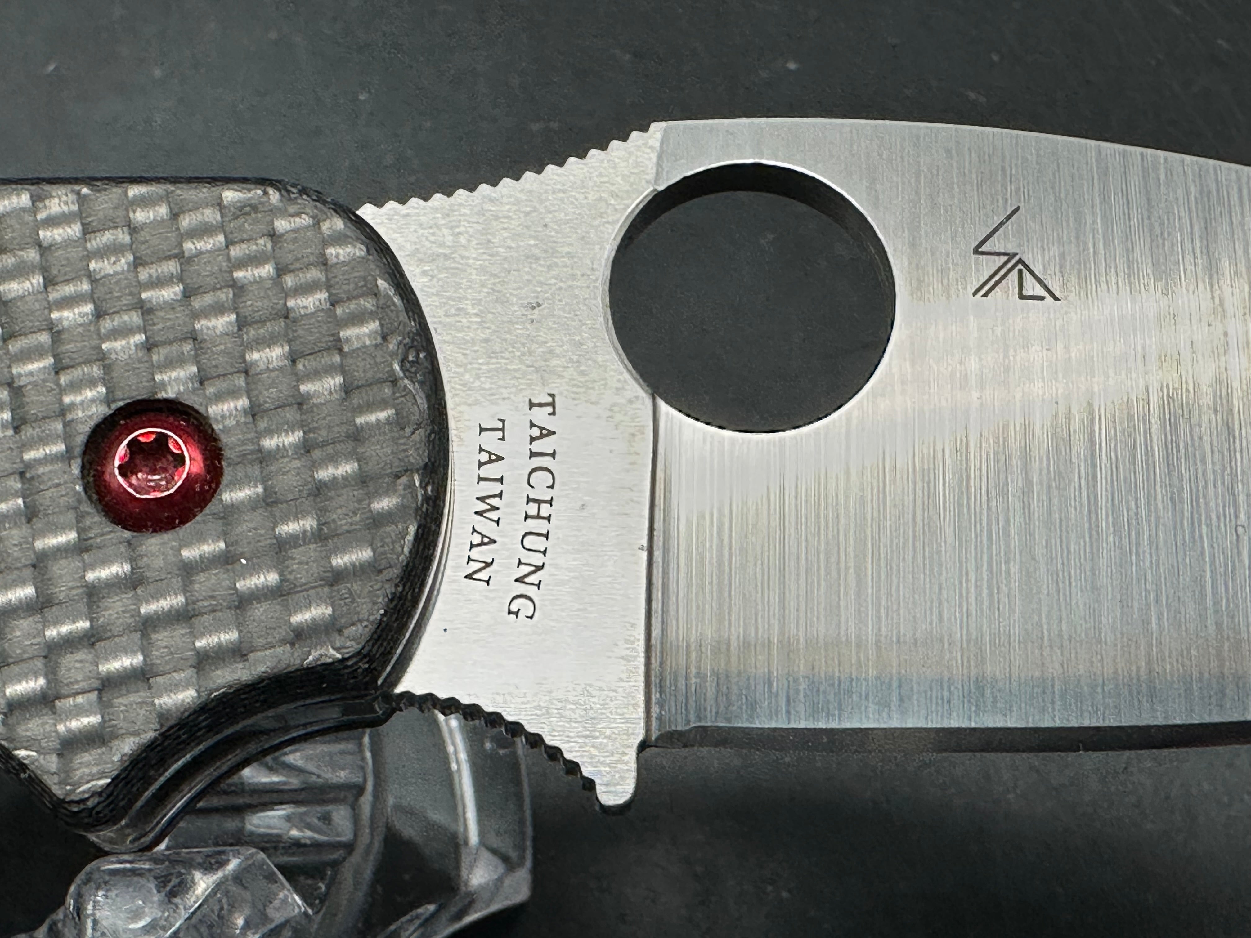Spyderco Sage 5 Custom Swap, Carbon Fiber scales with red hardware and Maxamet blade