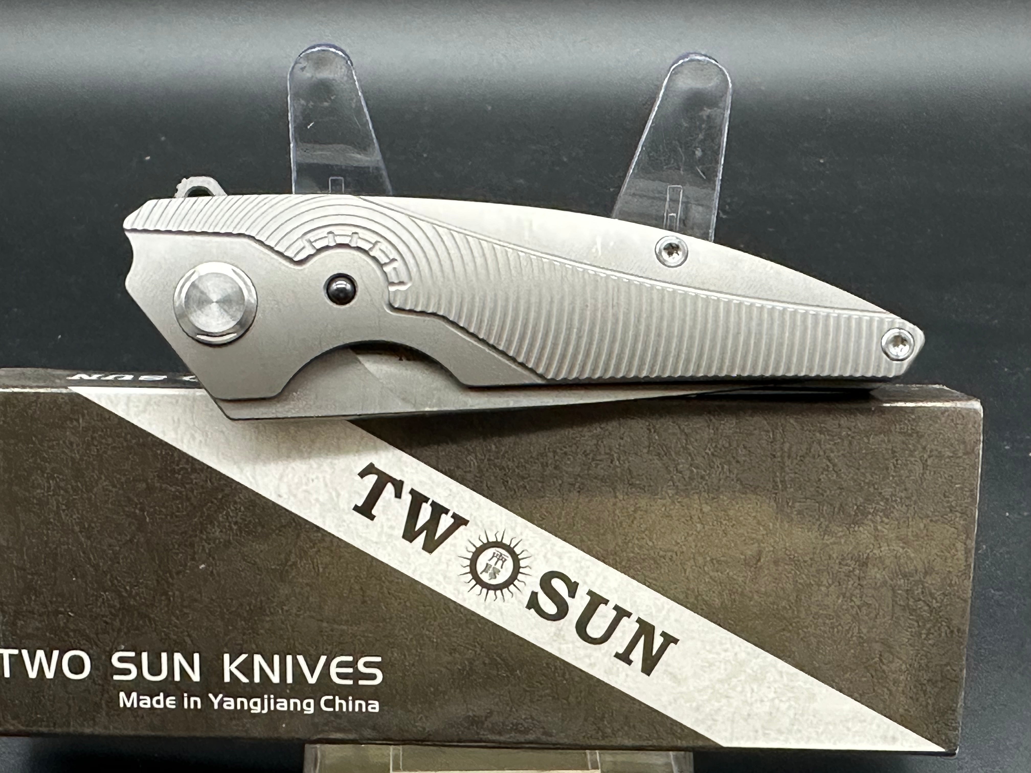 TwoSun TS102 titanium handle w/D2 blade