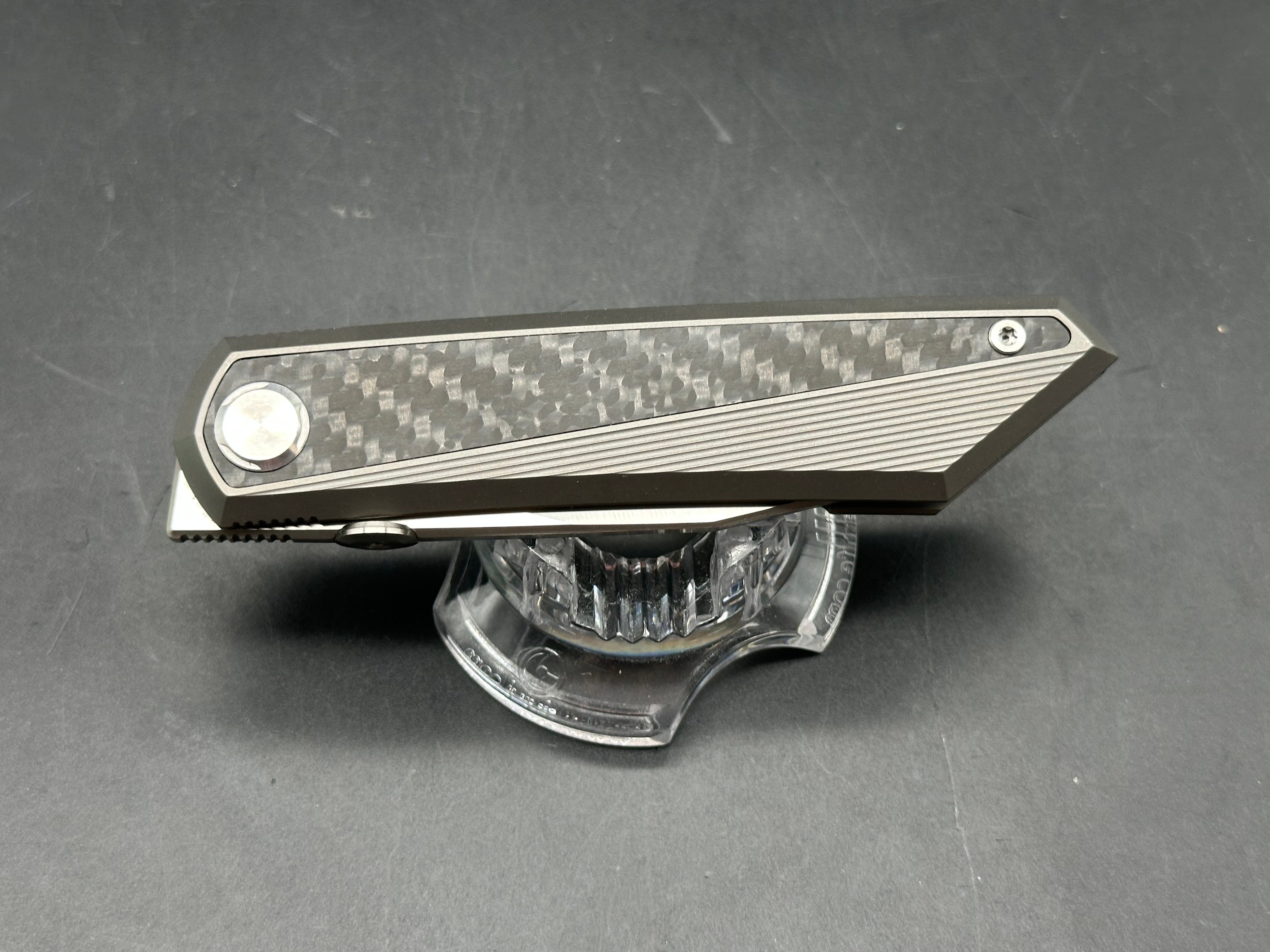 TwoSun TS139 Bob Terzuola design. 3.35 inch CPM-S90V blade. Peudo integral handle. Front flipper