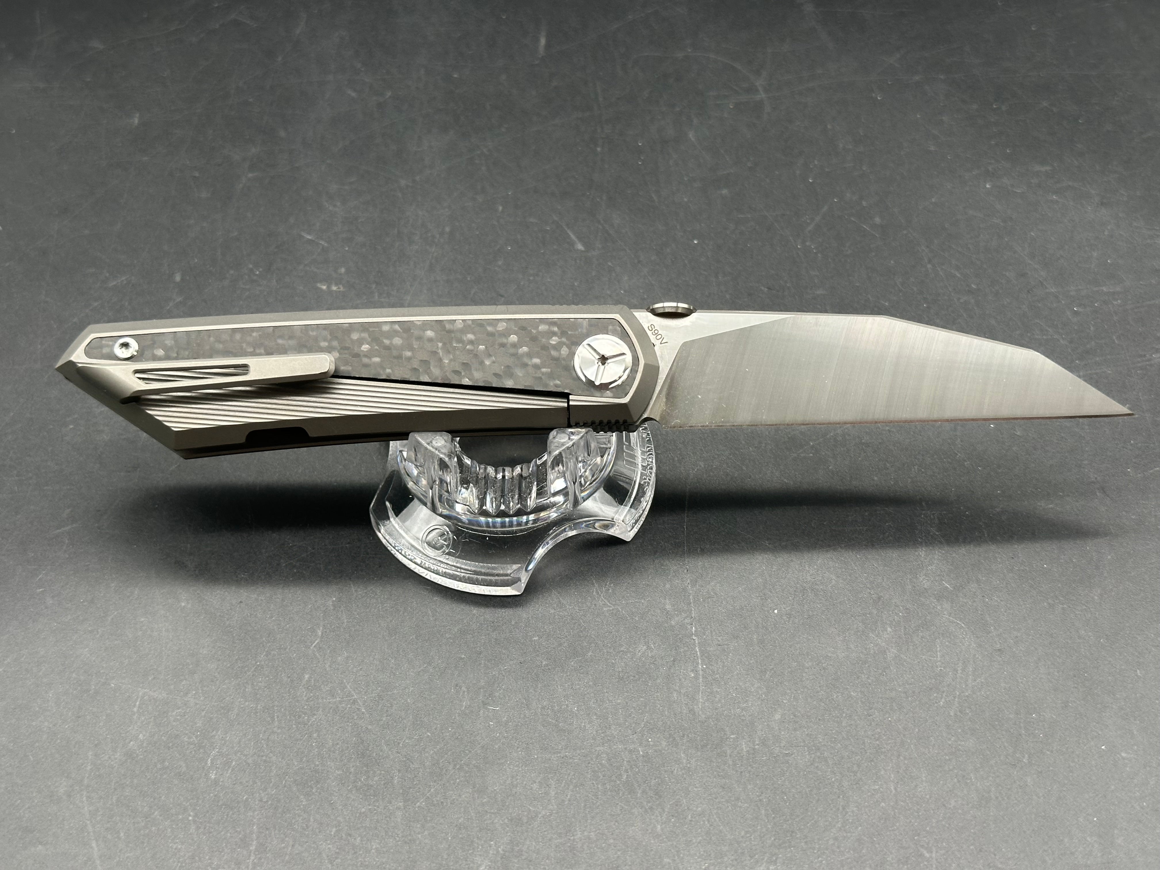 TwoSun TS139 Bob Terzuola design. 3.35 inch CPM-S90V blade. Peudo integral handle. Front flipper