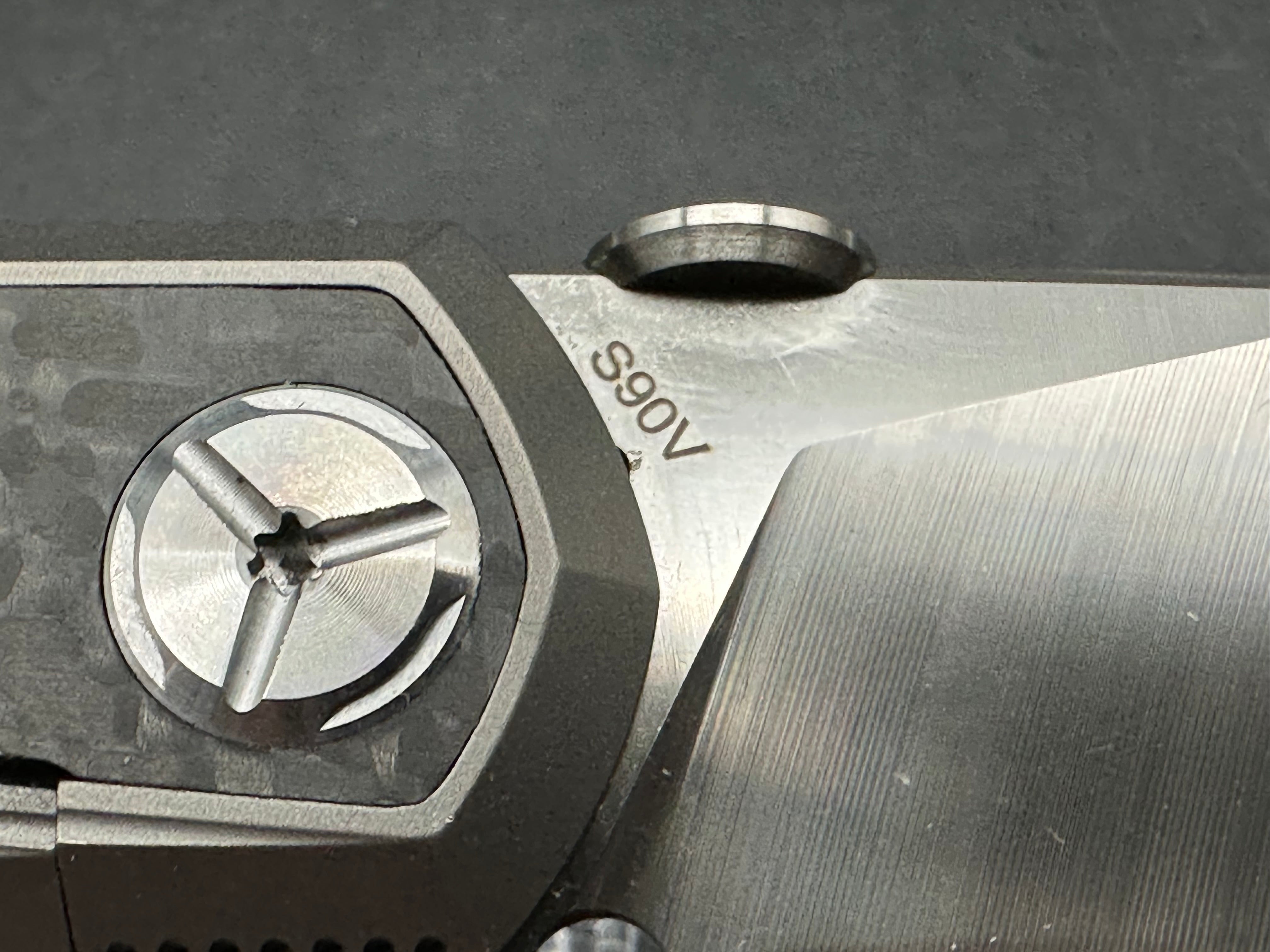 TwoSun TS139 Bob Terzuola design. 3.35 inch CPM-S90V blade. Peudo integral handle. Front flipper
