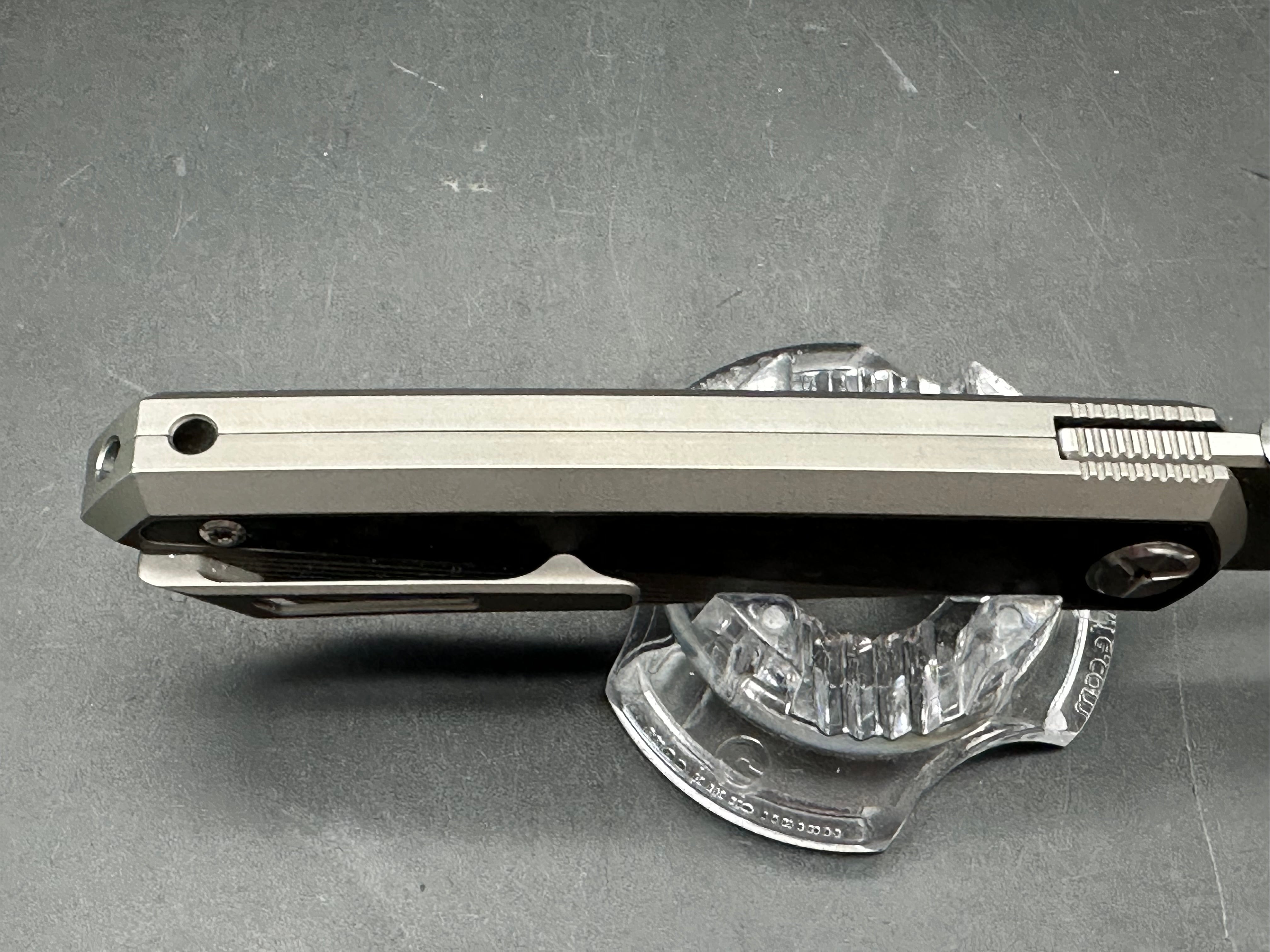 TwoSun TS139 Bob Terzuola design. 3.35 inch CPM-S90V blade. Peudo integral handle. Front flipper