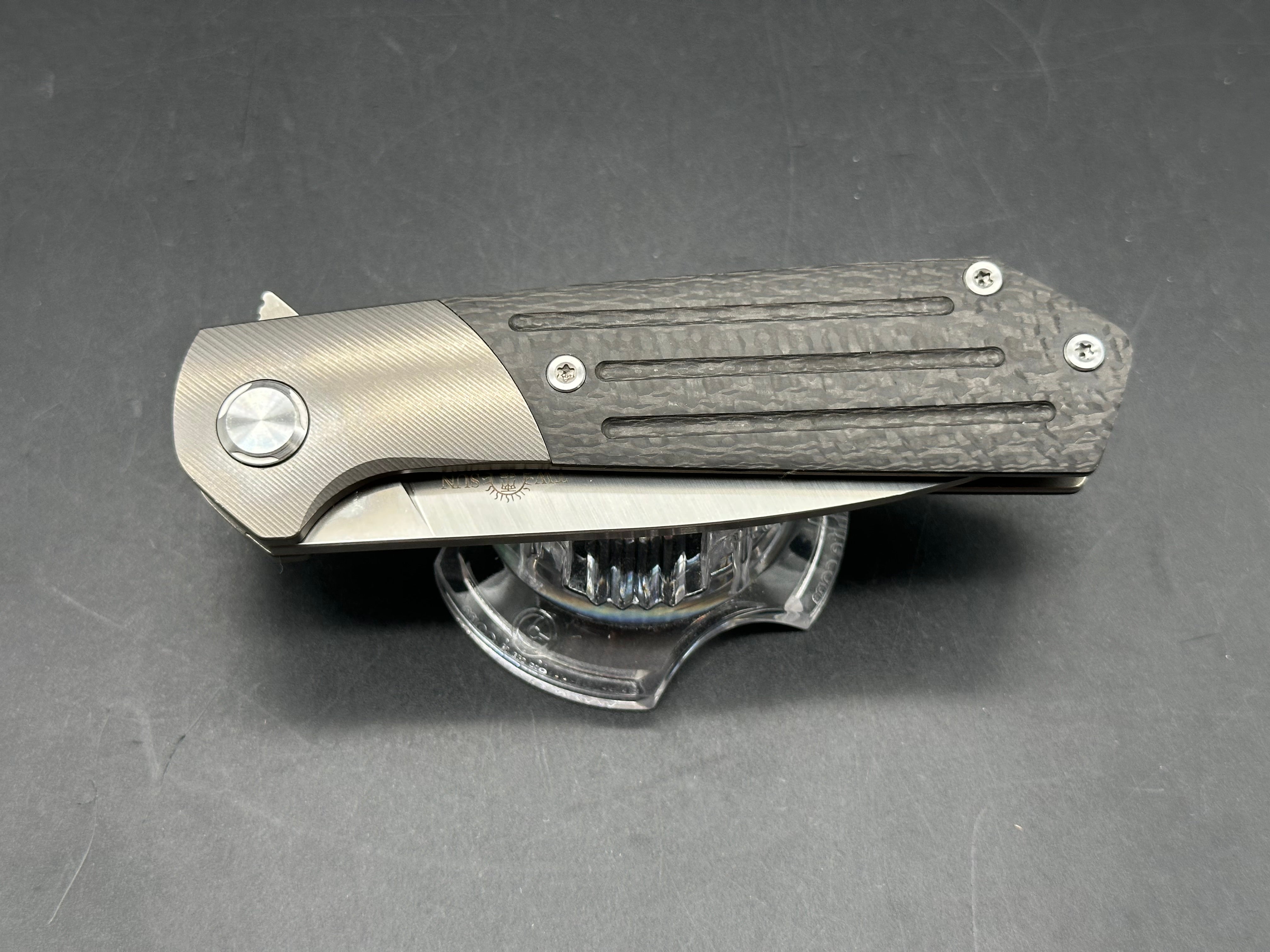 TwoSun TS223 Jelly Jerry design. 3.43 inch Bohler M390 blade. Frame lock. Titanium and carbon fiber scales