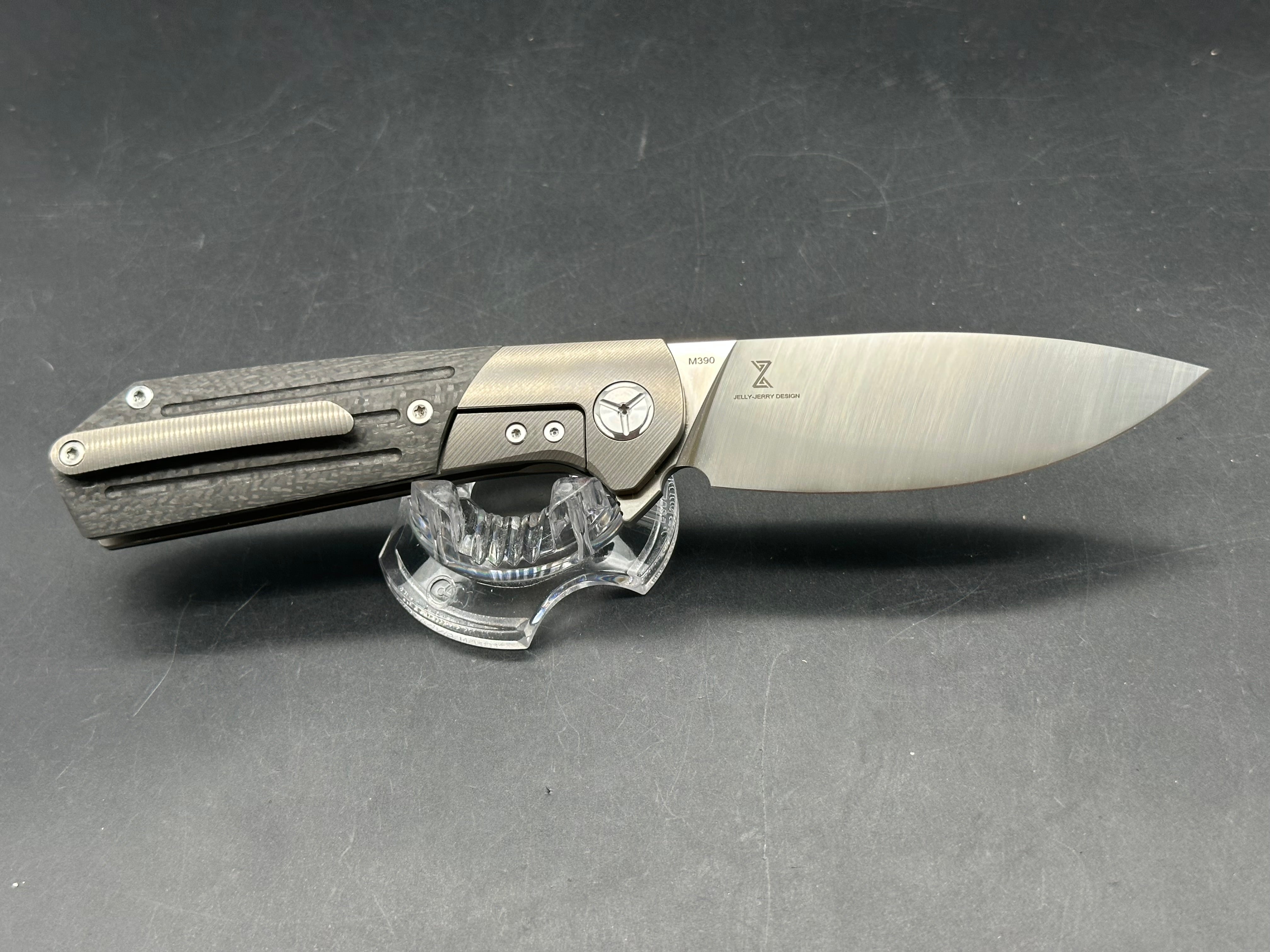 TwoSun TS223 Jelly Jerry design. 3.43 inch Bohler M390 blade. Frame lock. Titanium and carbon fiber scales