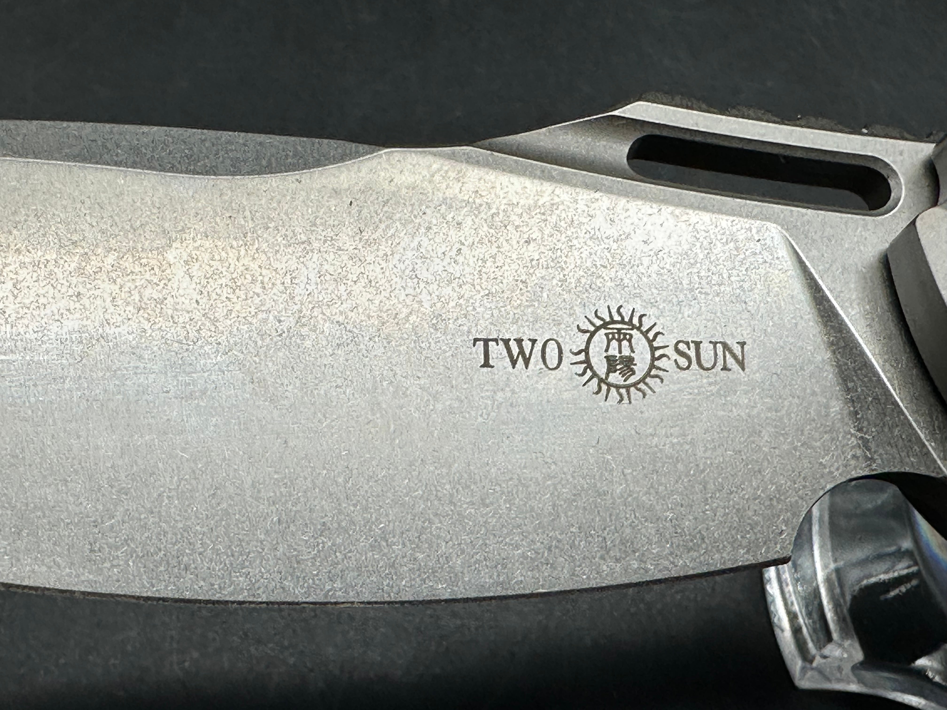 TwoSun TS162 Wong design. 3.66 inch CPM-S90V blade. Frame lock. Titanium and carbon fiber scales