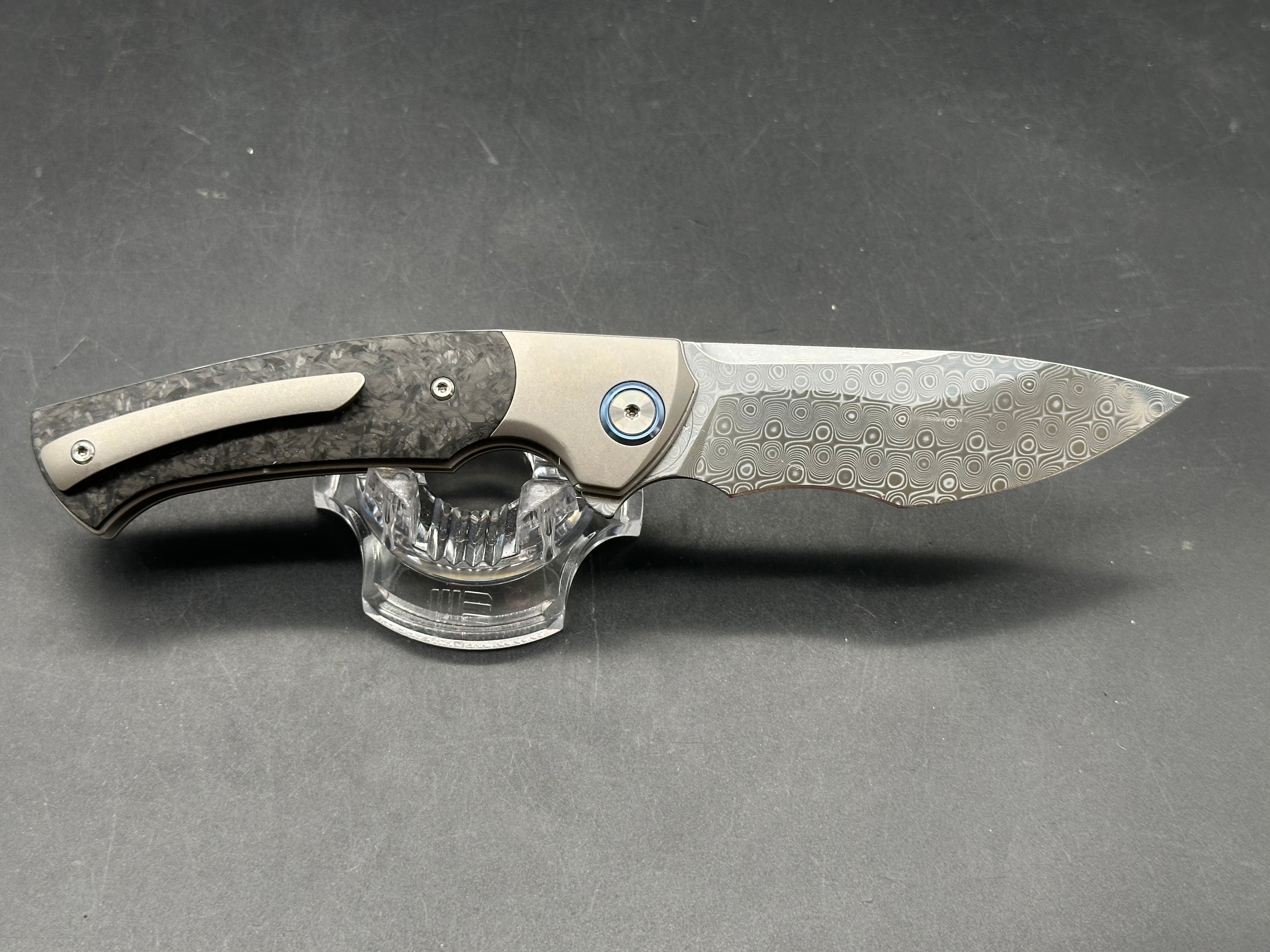 Sitivian ST255 / 3.5 inch polished Damascus blade. Titanium handle with carbon fiber inlays