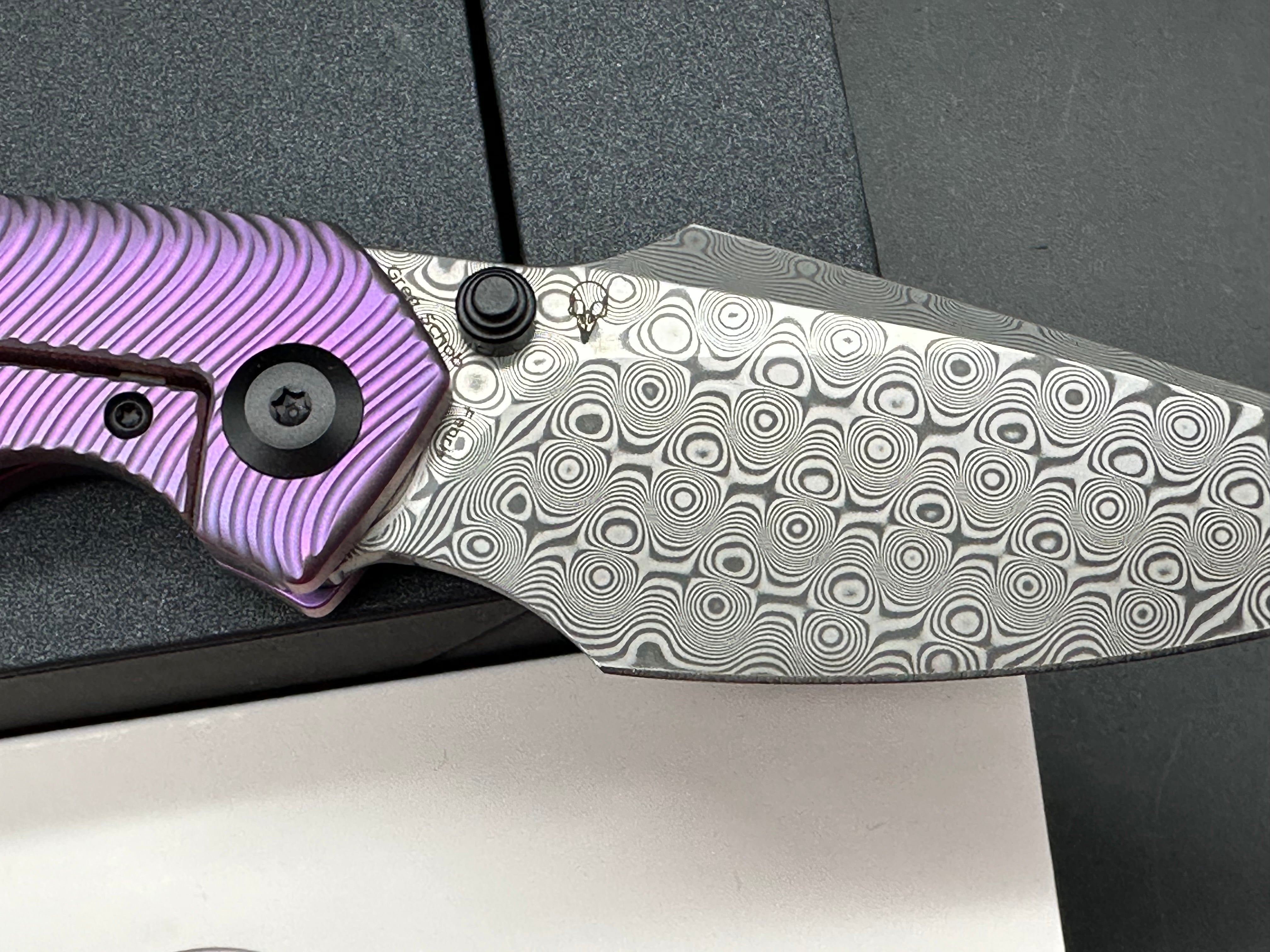 KANSEPT FENRIR PURPLE ANODIZED TITANIUM MICRO MILLED WATER RIPPLE HANDLE (3.48'' DAMASCUS BLADE)