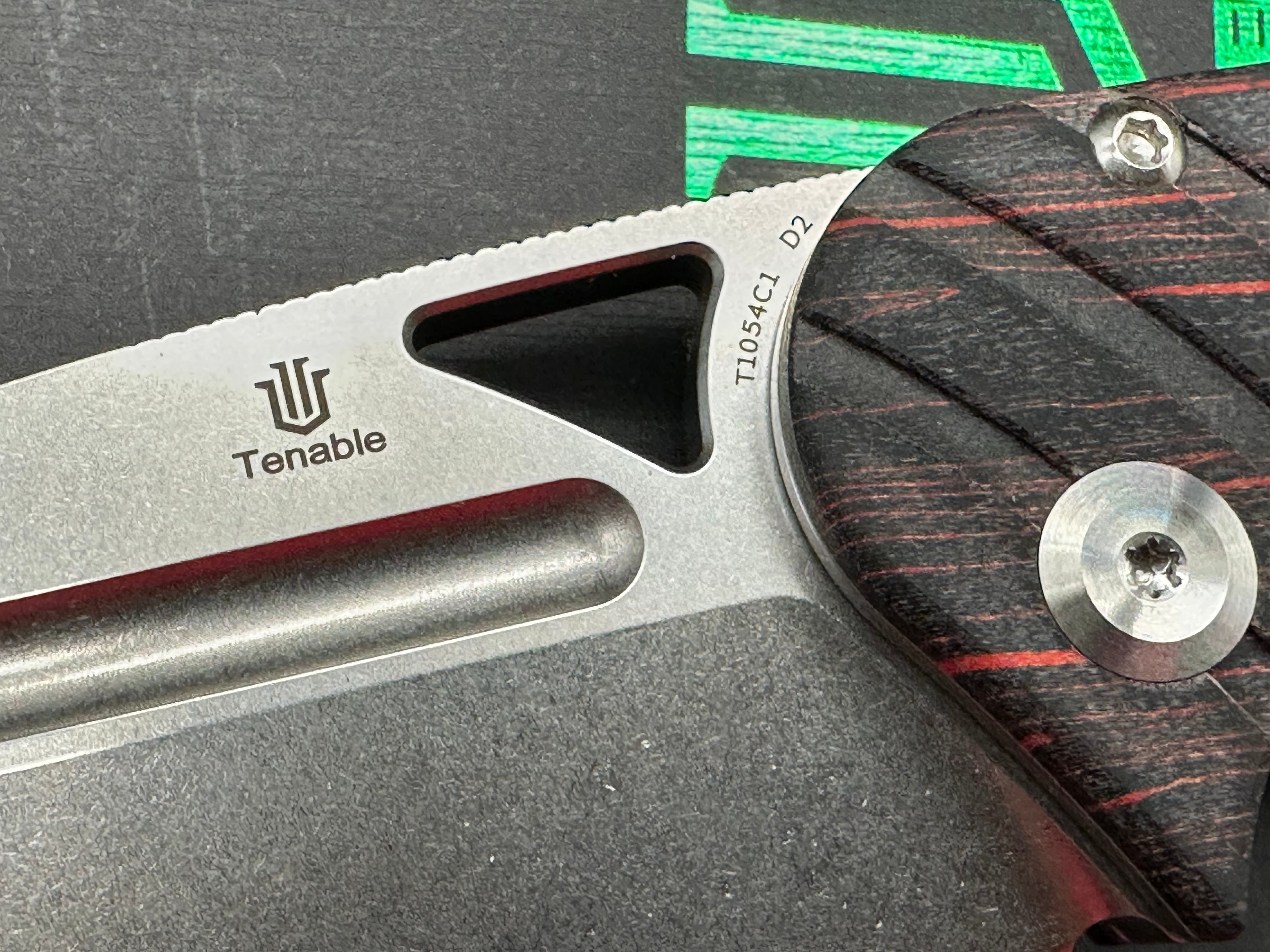 Tenable Bömbur Folding Knife Black and Red G-mascus Handle (3.53'' Stonewashed D2 Blade)