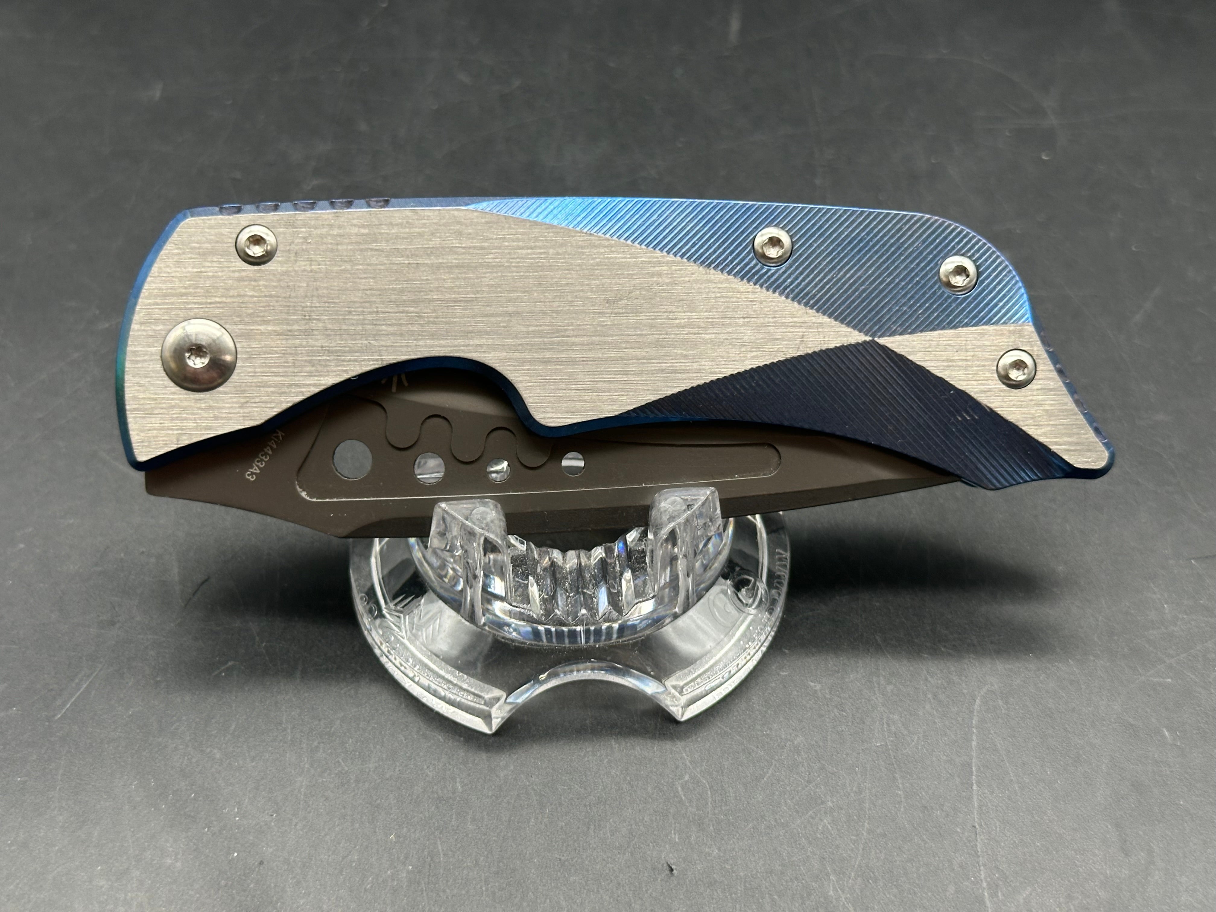 Kizer LGM: 4 inch titanium coated CPM-S35VN blade. Two tone anodized titanium frame