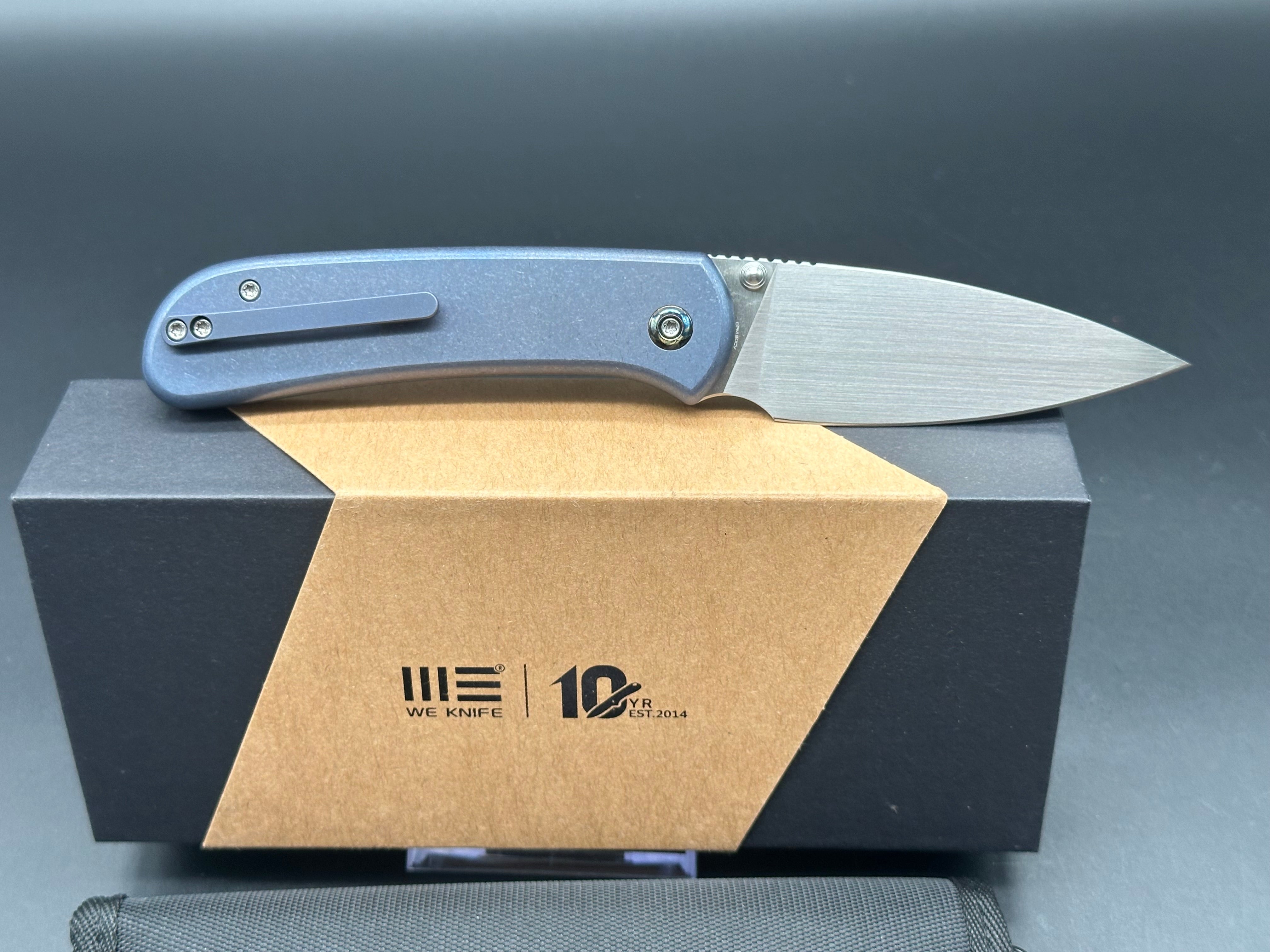 WE Qubit, 3.2" 20CV Satin Blade with Blue Stonewash Titanium Handle
