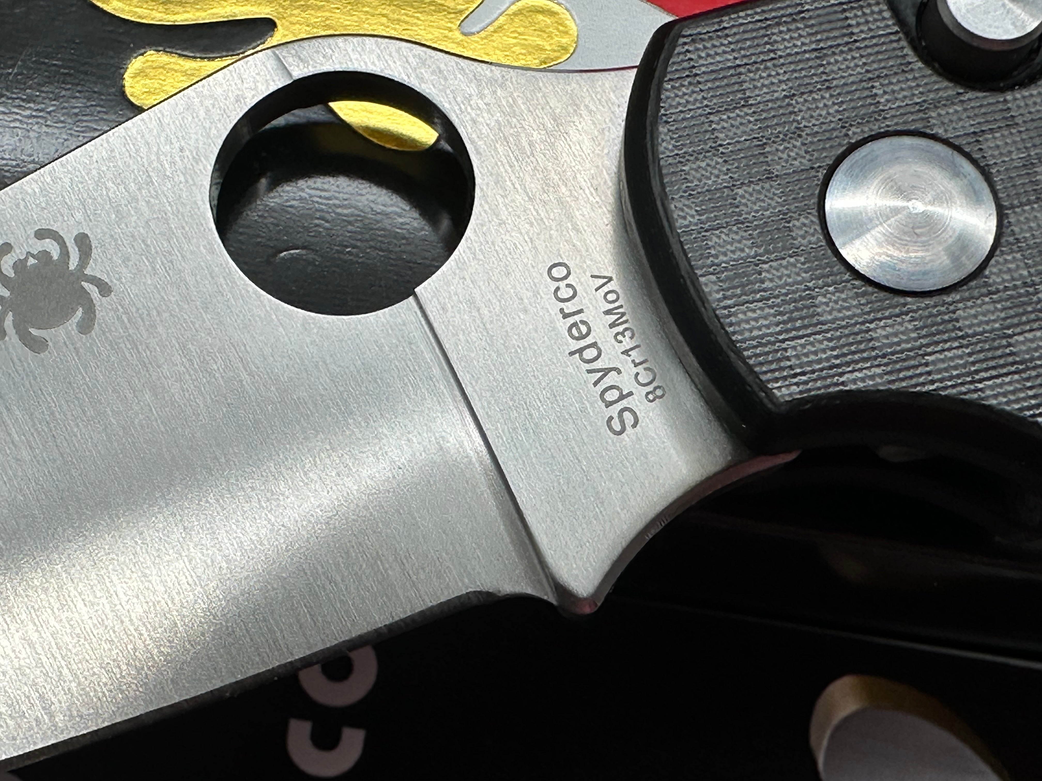 Spyderco ButtonUp, 3.27" 8Cr13MoV Satin Blade with Carbon Fiber-Black G10 Laminate Scales