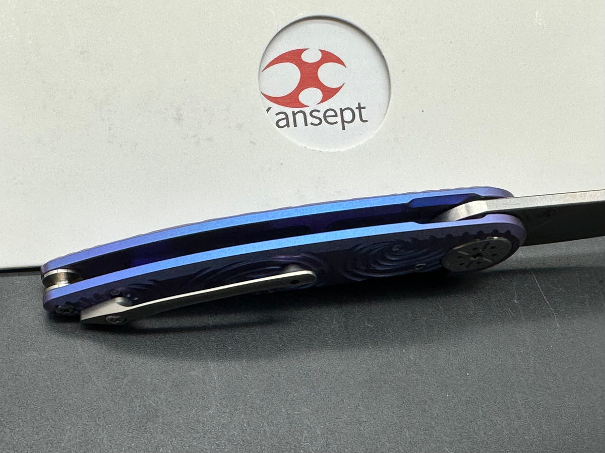 KANSEPT SYMÉTRIX BLUE-PURPLE ANODIZED TITANIUM/SWIRL PATTERN HANDLE 2.85" STONEWASH S35VN