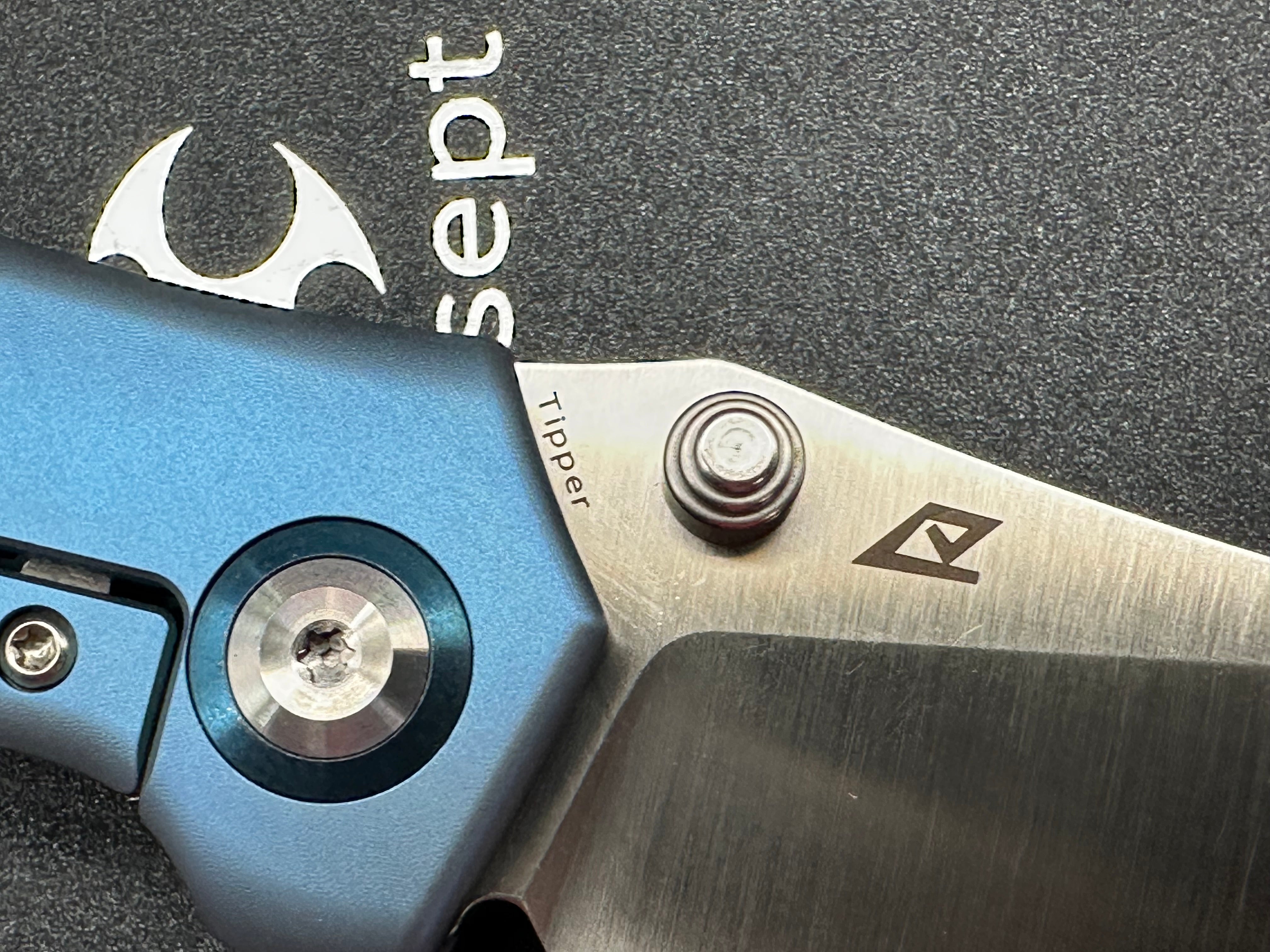 KANSEPT TIPPER FOLDING KNIFE BLUE TITANIUM HANDLE S35VN WHARNCLIFFE PLAIN EDGE