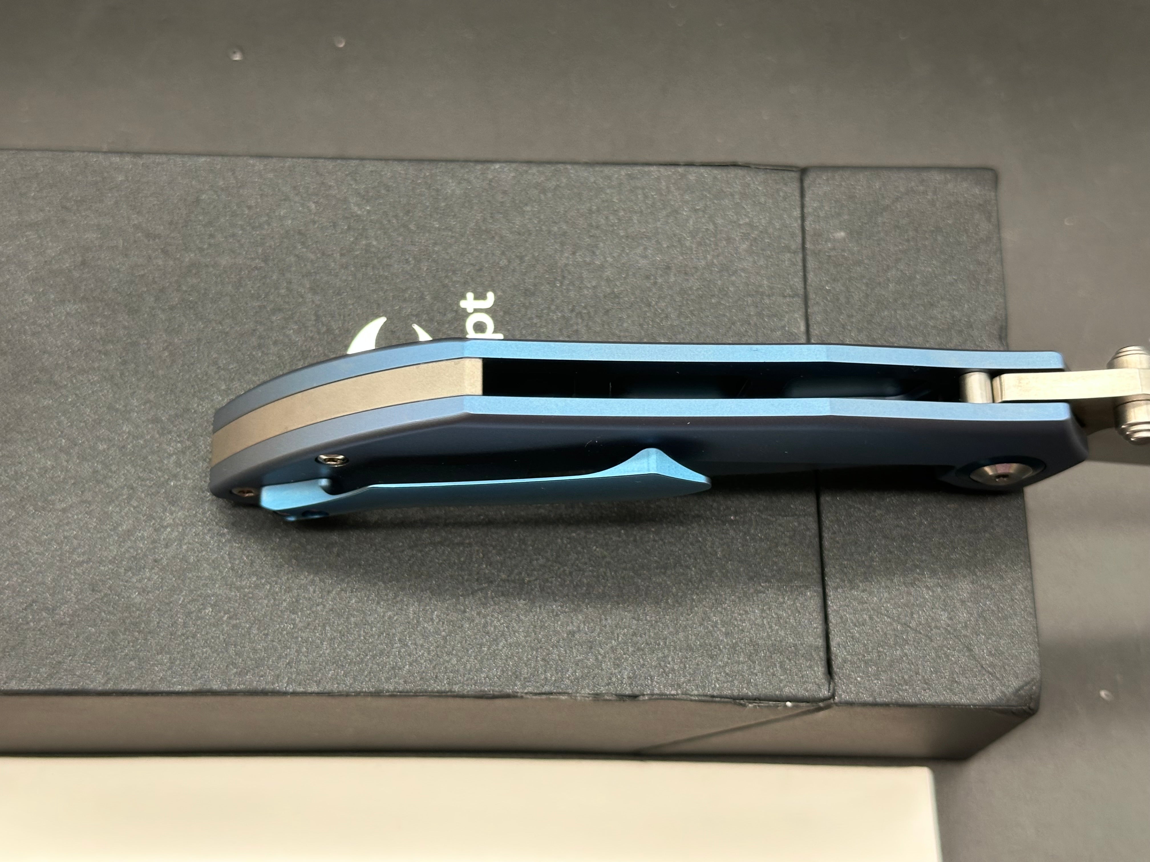 KANSEPT TIPPER FOLDING KNIFE BLUE TITANIUM HANDLE S35VN WHARNCLIFFE PLAIN EDGE