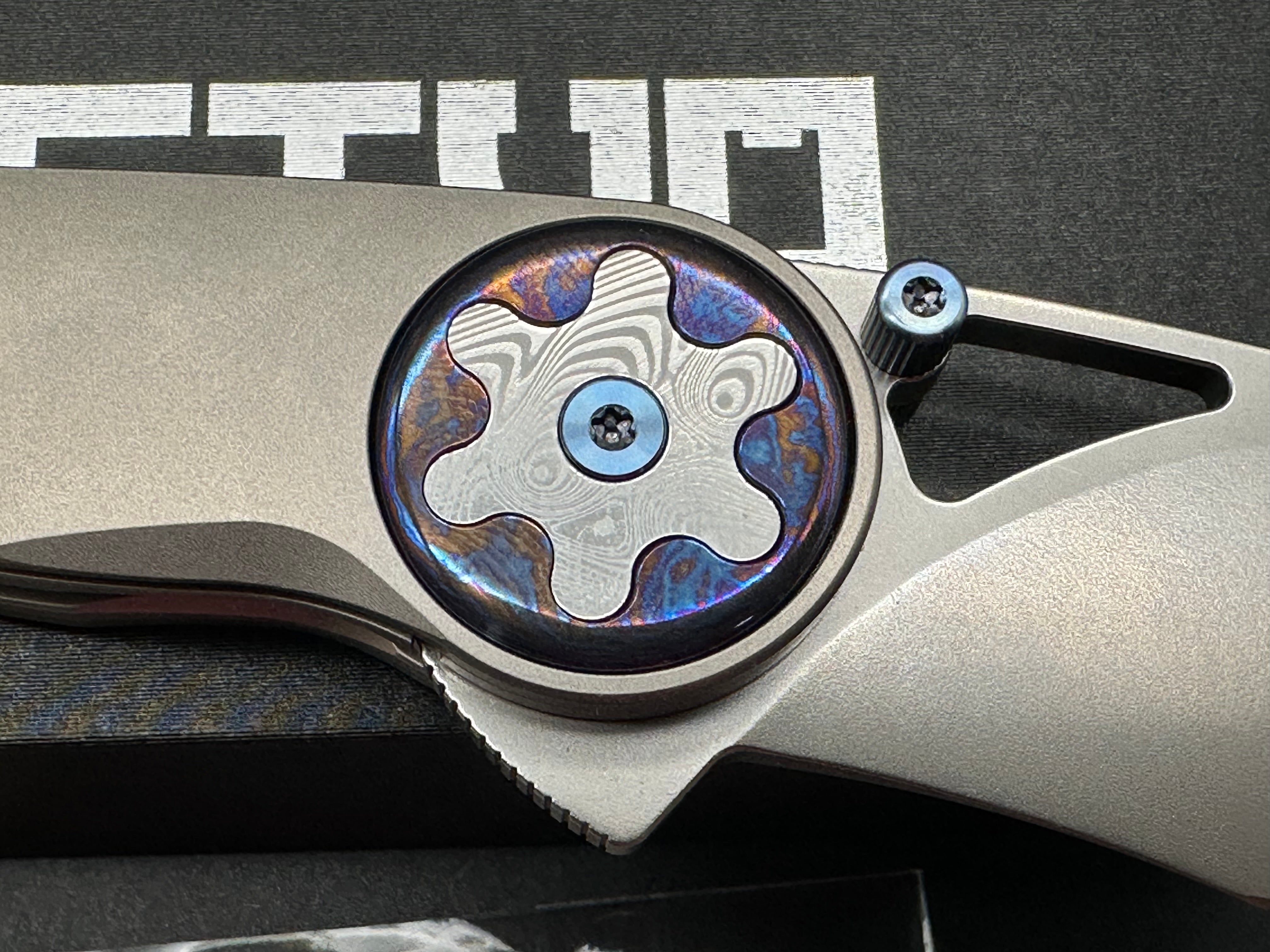 KETUO HAPPY HOUR TITANIUM/TIMASCUS/DAMASTEEL HANDLE M390 PLAIN EDGE