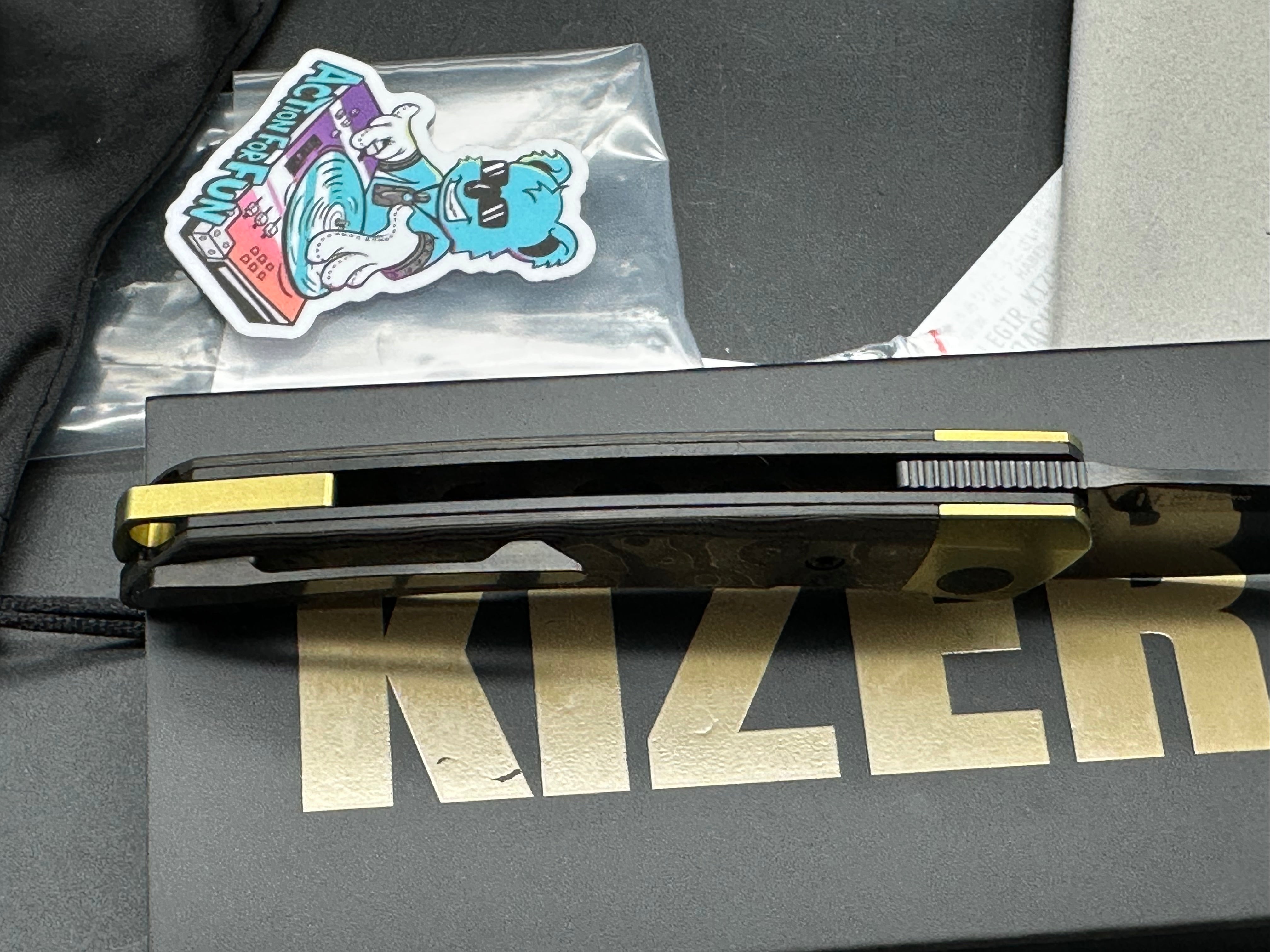 Kizer MINI MOMO | S90V | TITANIUM+FAT CARBON CAMO GOLD