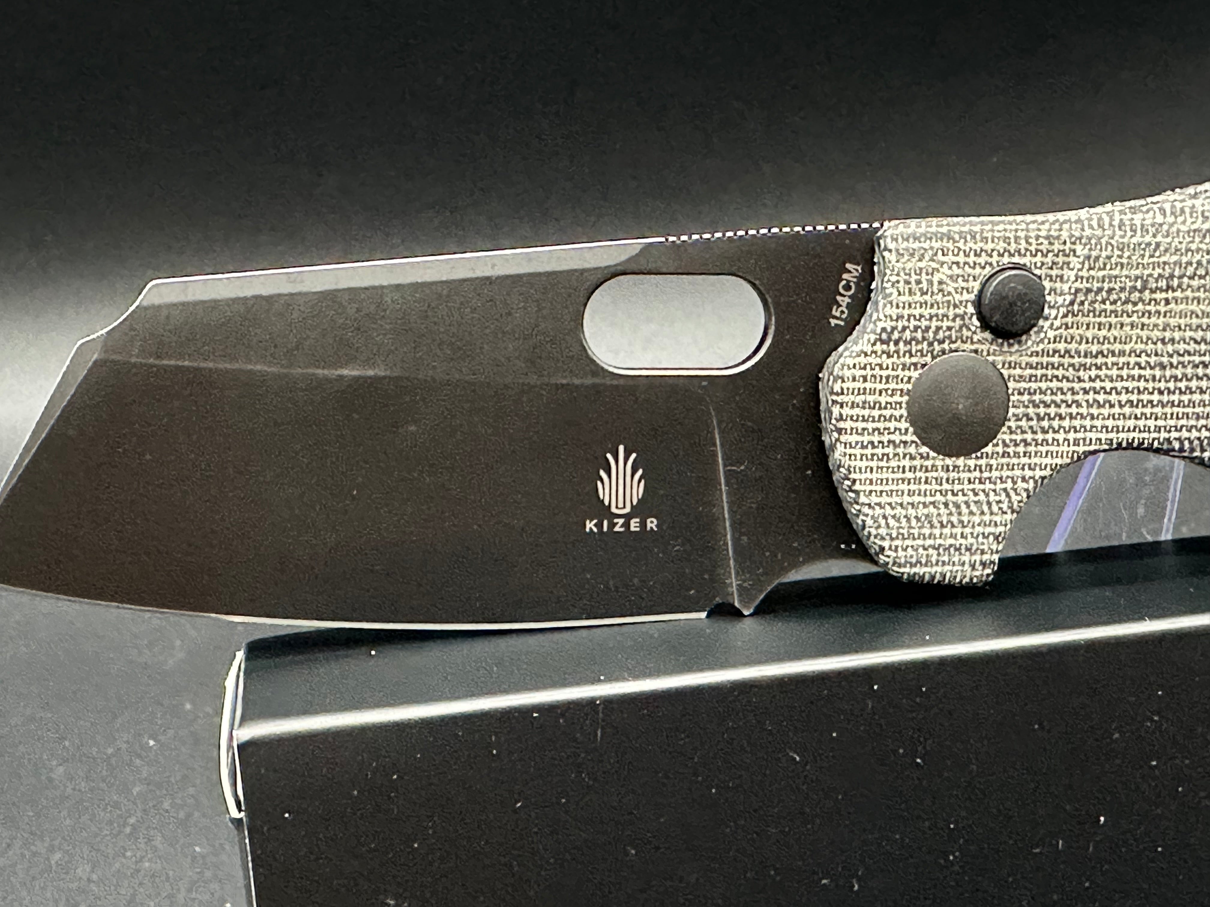 KIZER C01C SHEEPDOG POCKETKNIFE BLACKWASH 154CM BLADE BUTTON LOCK MICARTA HANDLE V4488BC1