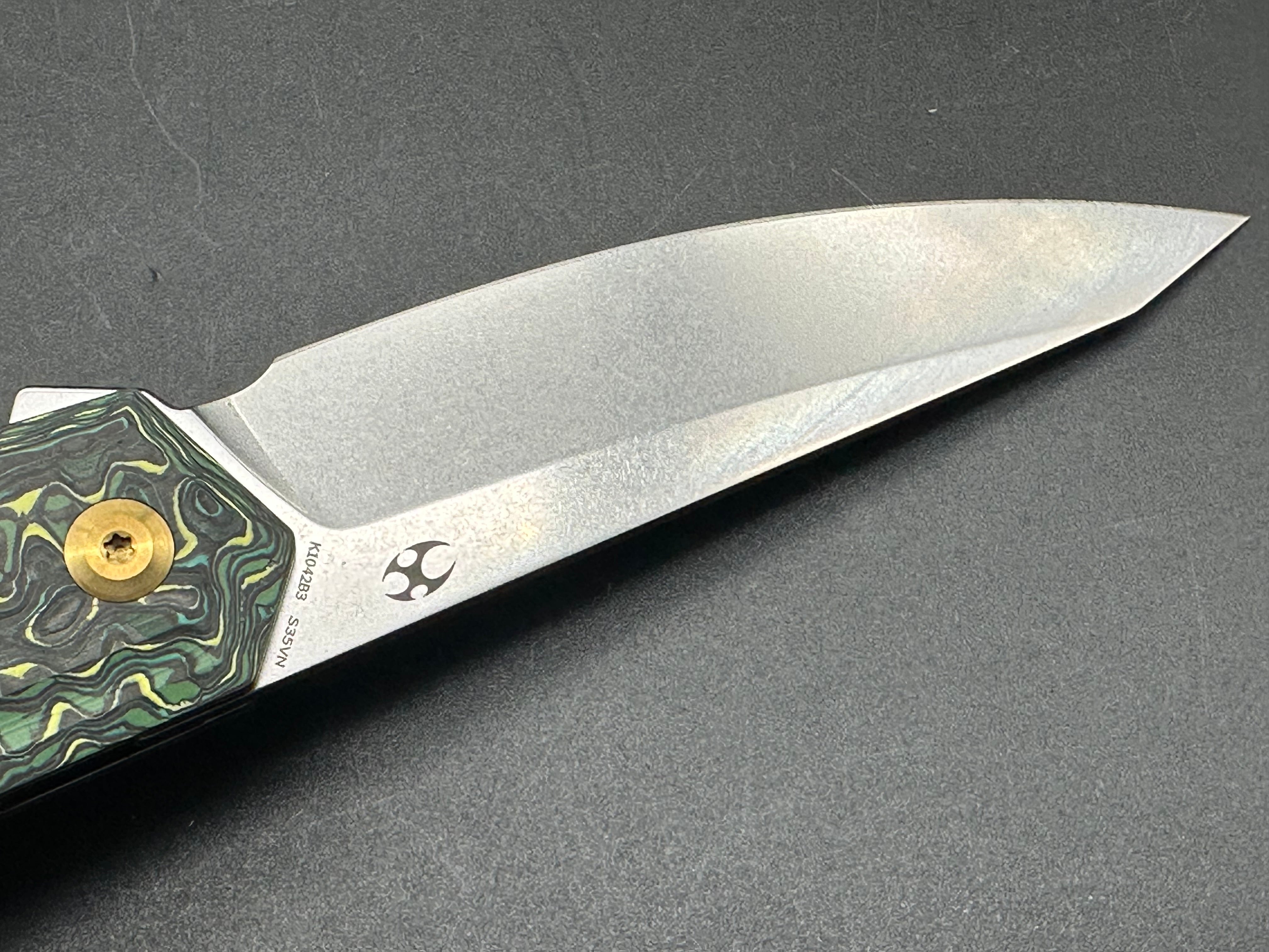 KANSEPT INTEGRA FOLDING KNIFE GREEN/YELLOW CARBON FIBER HANDLE S35VN PLAIN EDGE BLACK STONEWASH FINISH K1042B3