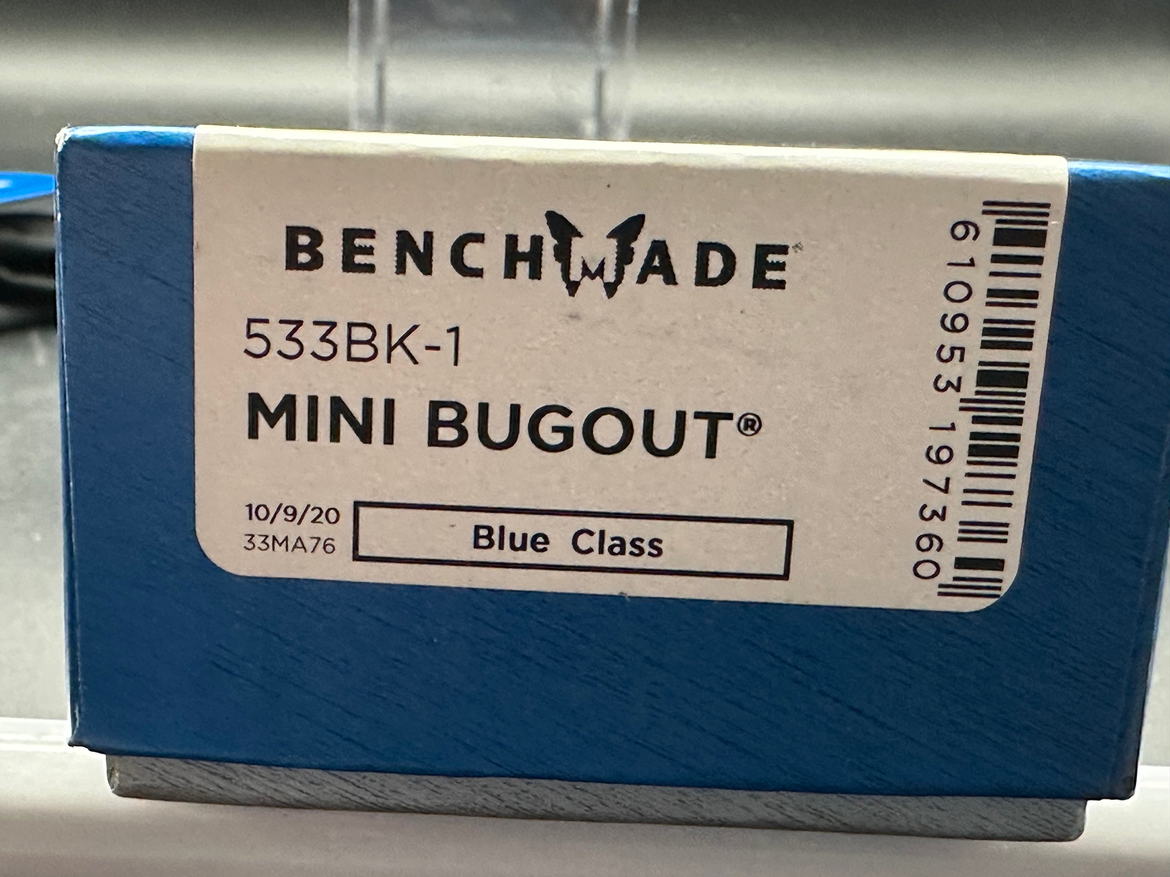 Benchmade Mini Bugout AXIS Lock Knife White