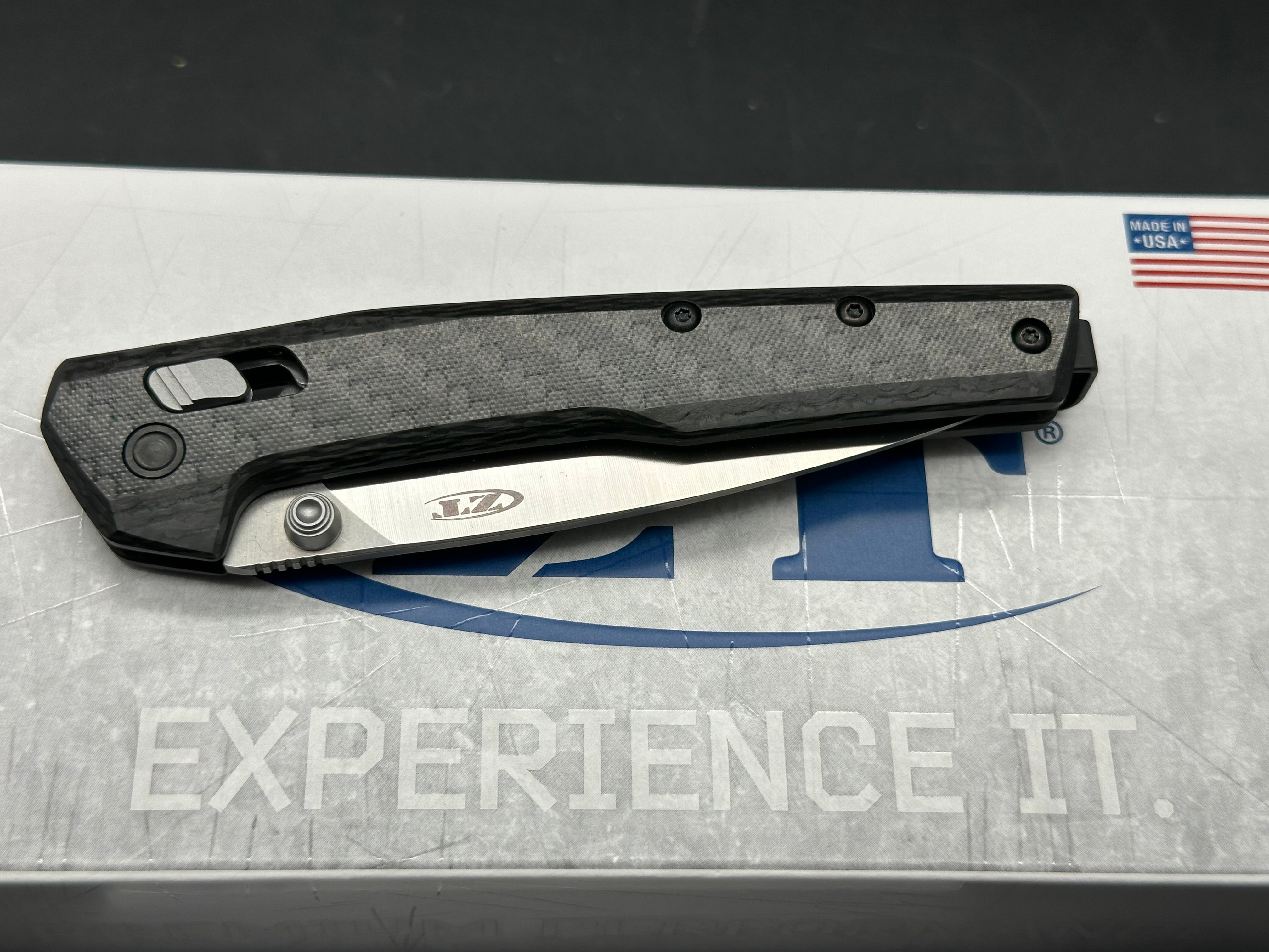 Zero Tolerance 0117 DuraLock Knife Carbon Fiber (3.3" SW/Satin MagnaCut)