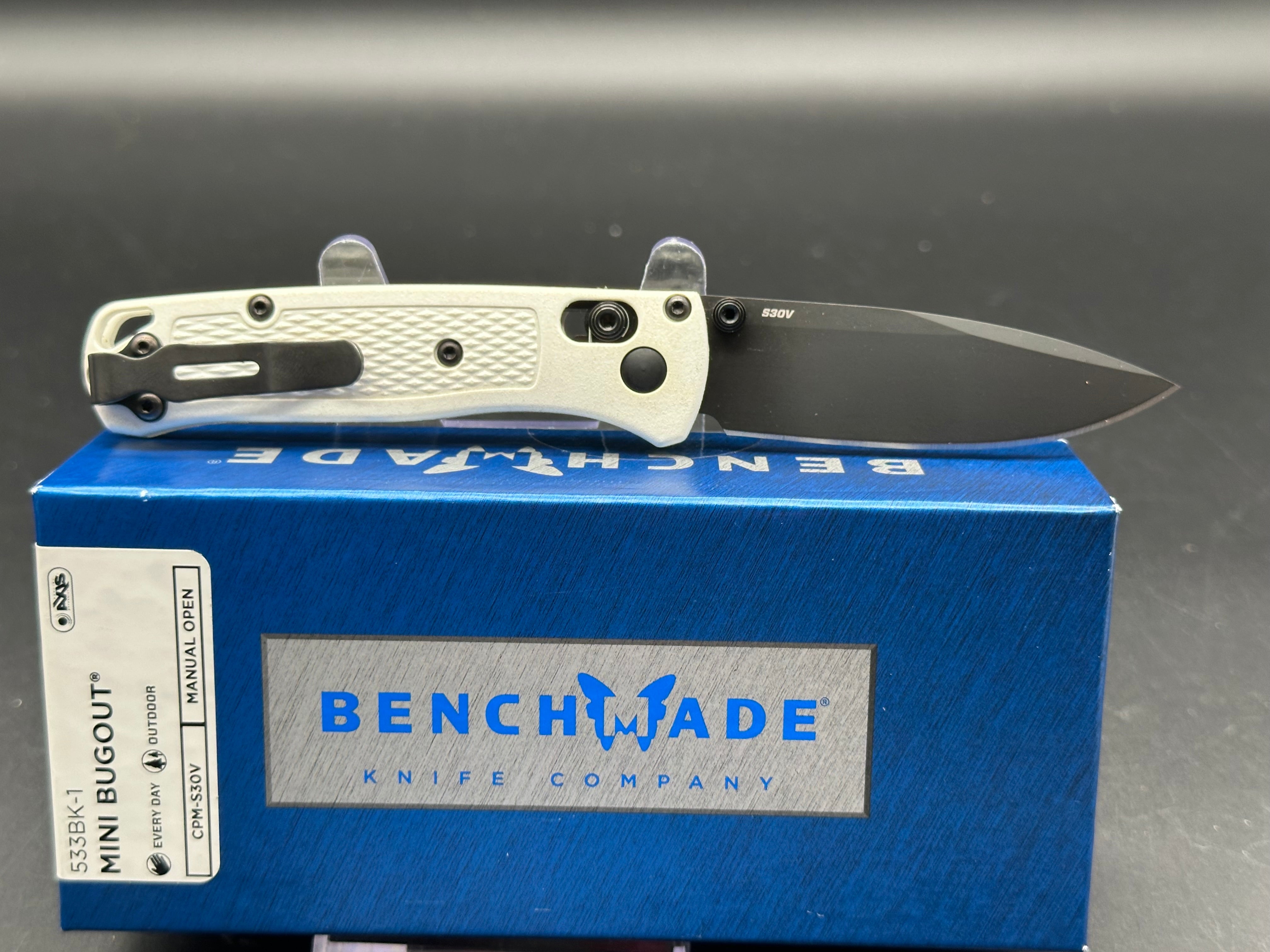 Benchmade Mini Bugout AXIS Lock Knife White