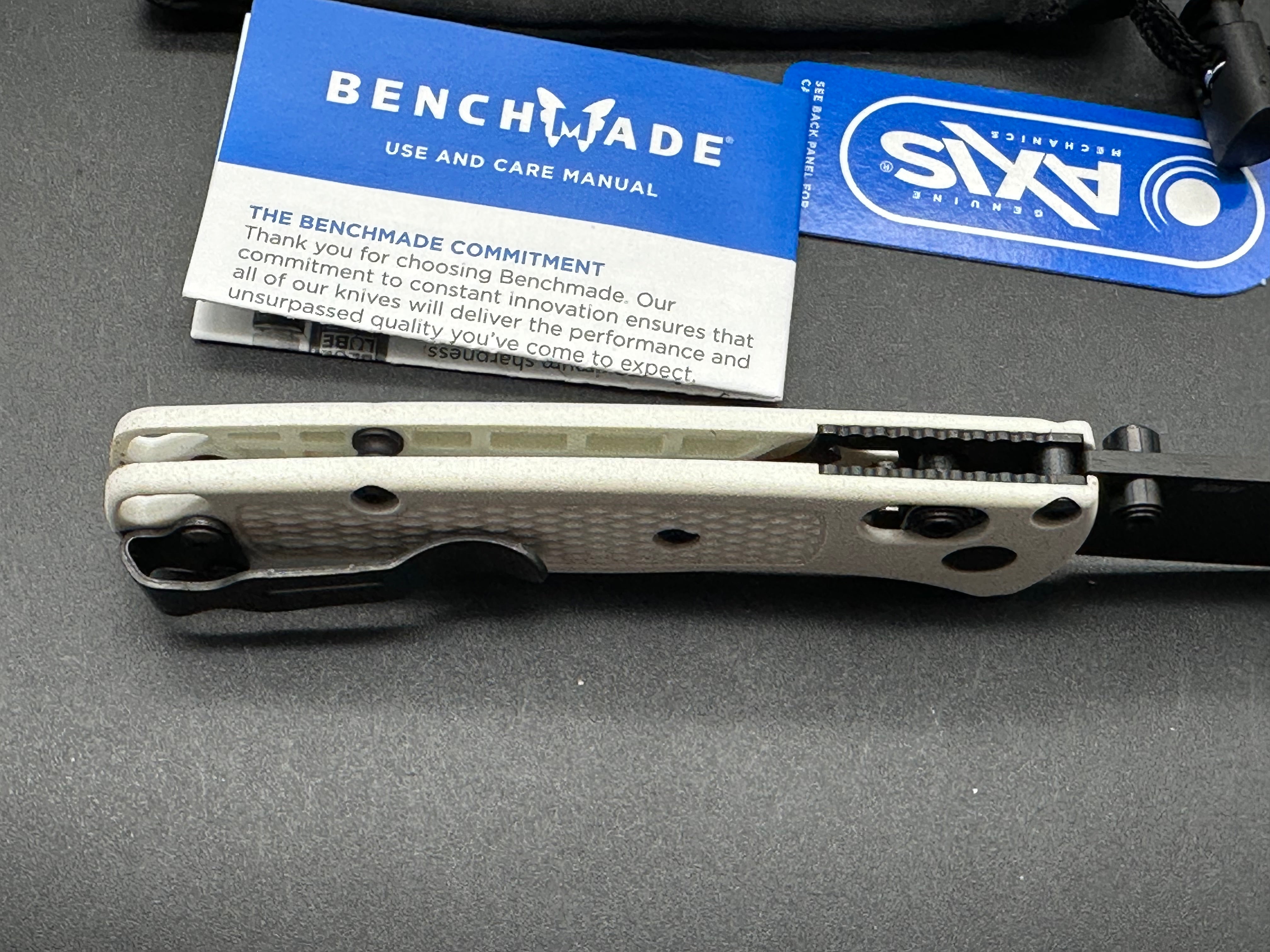 Benchmade Mini Bugout AXIS Lock Knife White