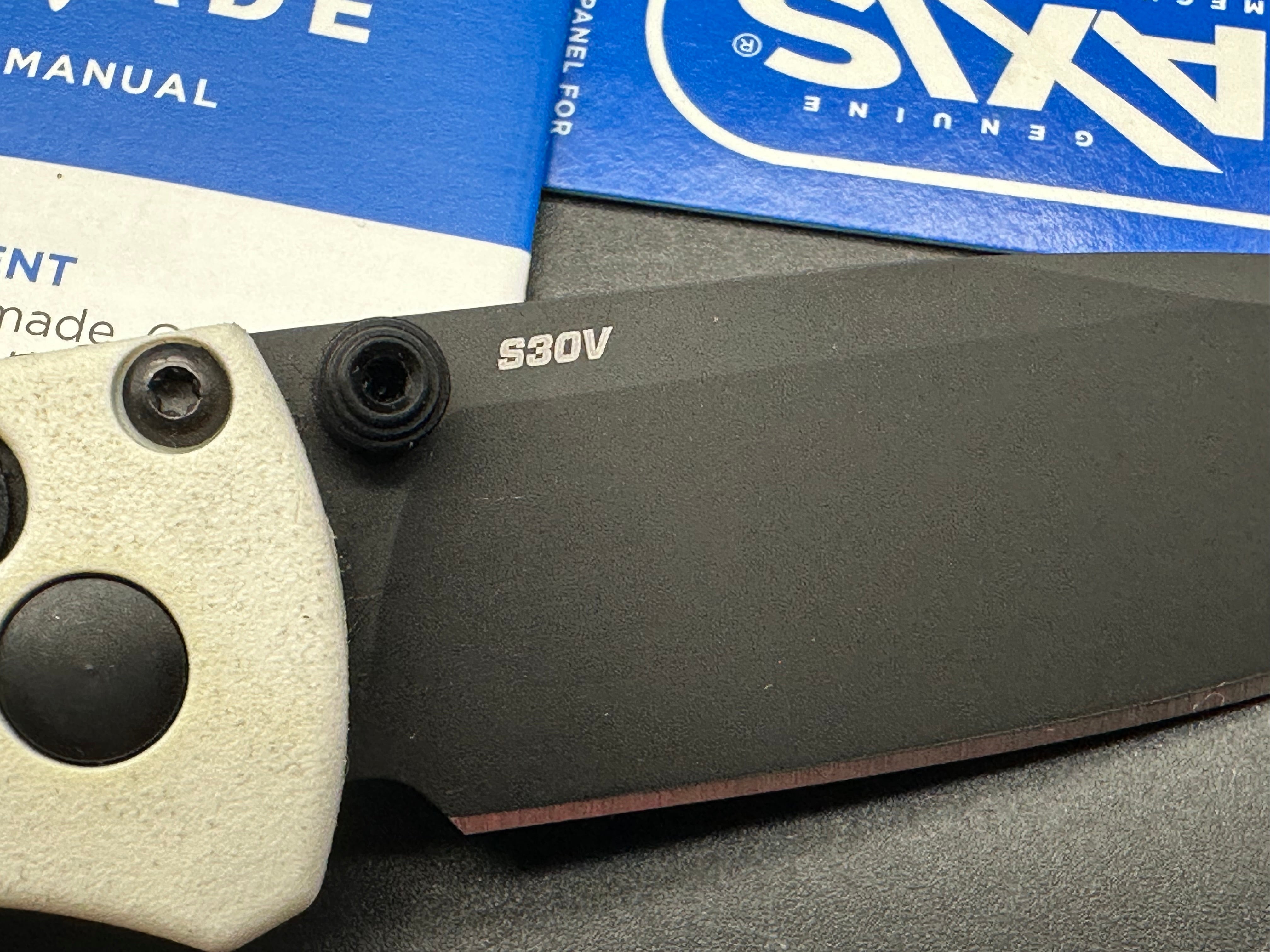 Benchmade Mini Bugout AXIS Lock Knife White