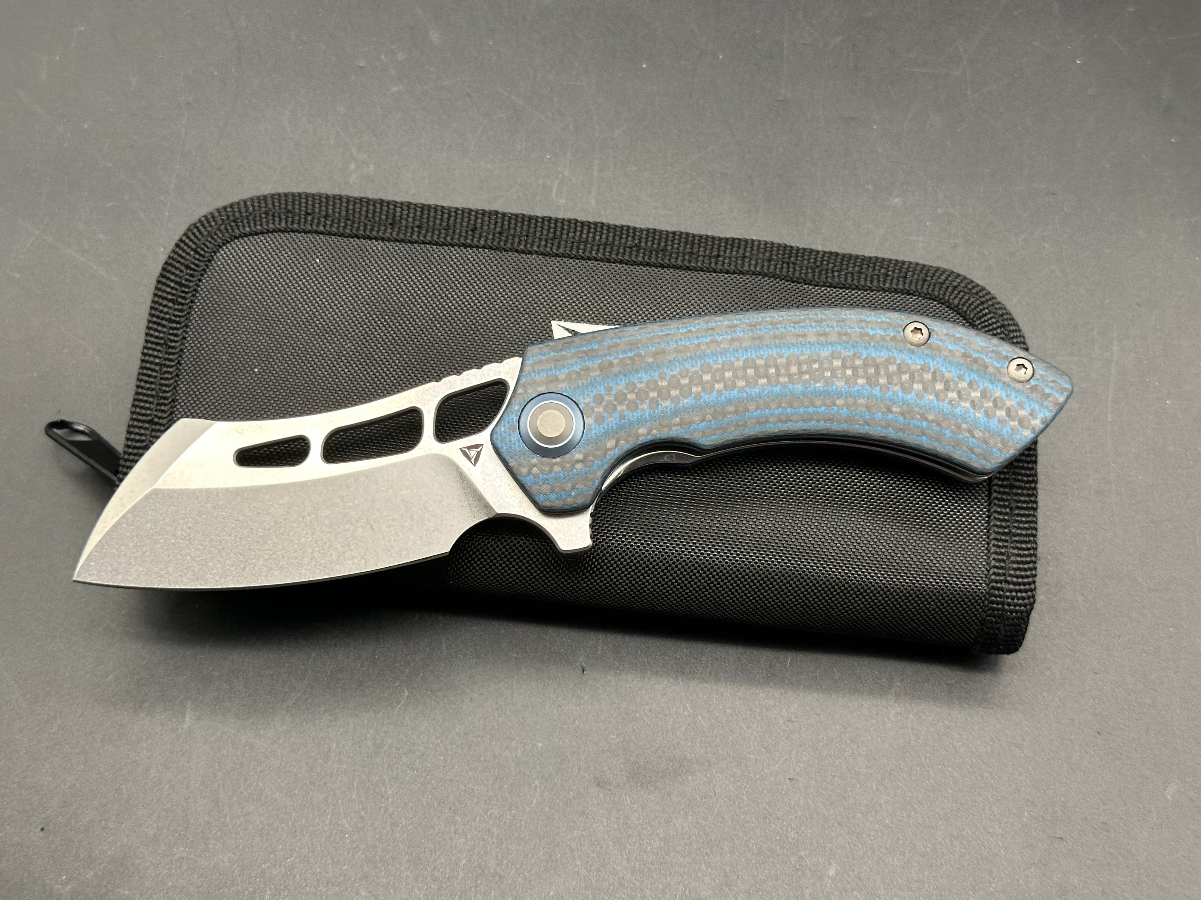 Tuya Kostoba, Stonewashed N690 Blade, Blue G-10 & Carbon Fiber Handles, Stainless Steel Liners