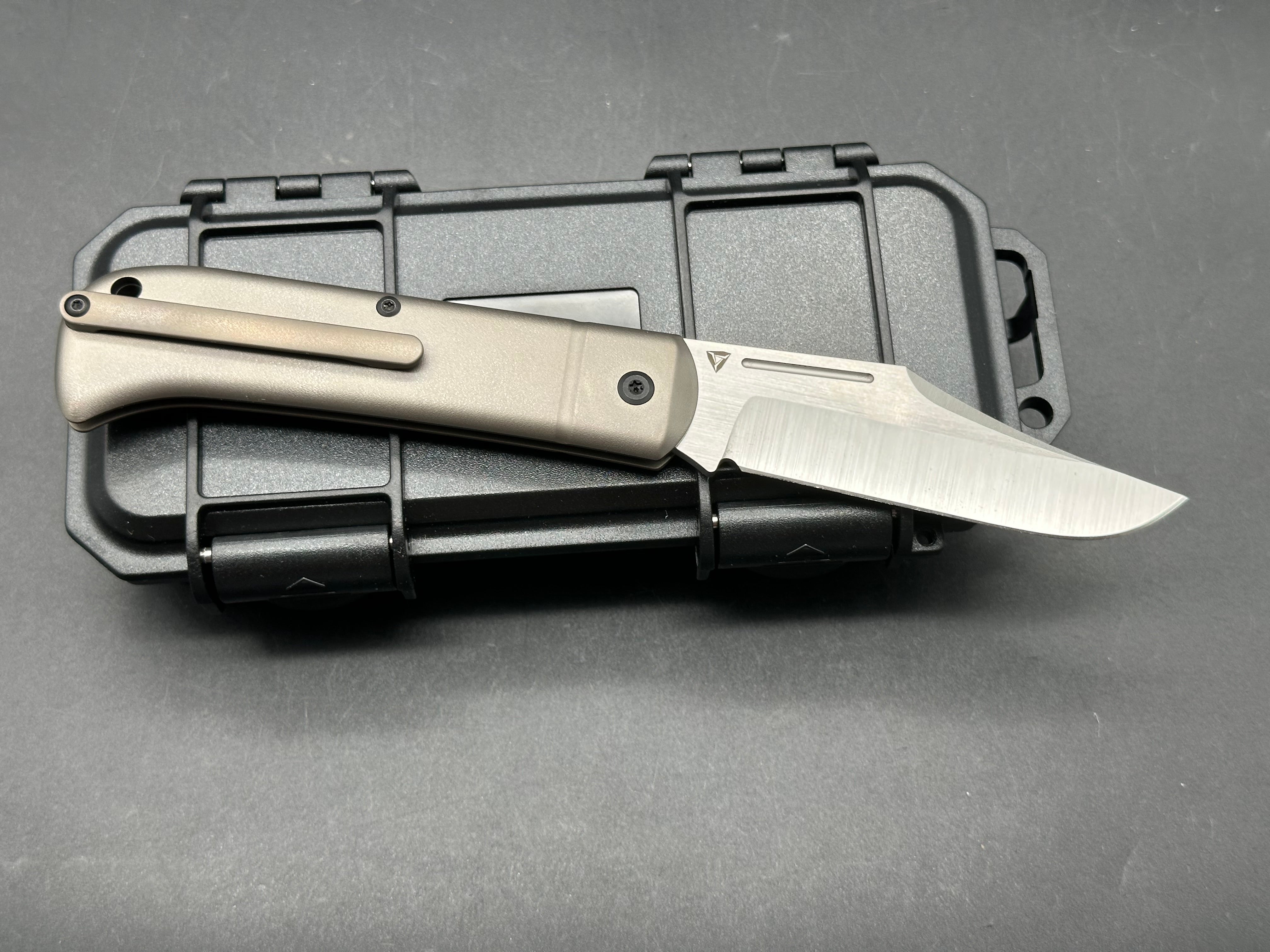Tuya Blackbeard titanium handle w/M390 blade