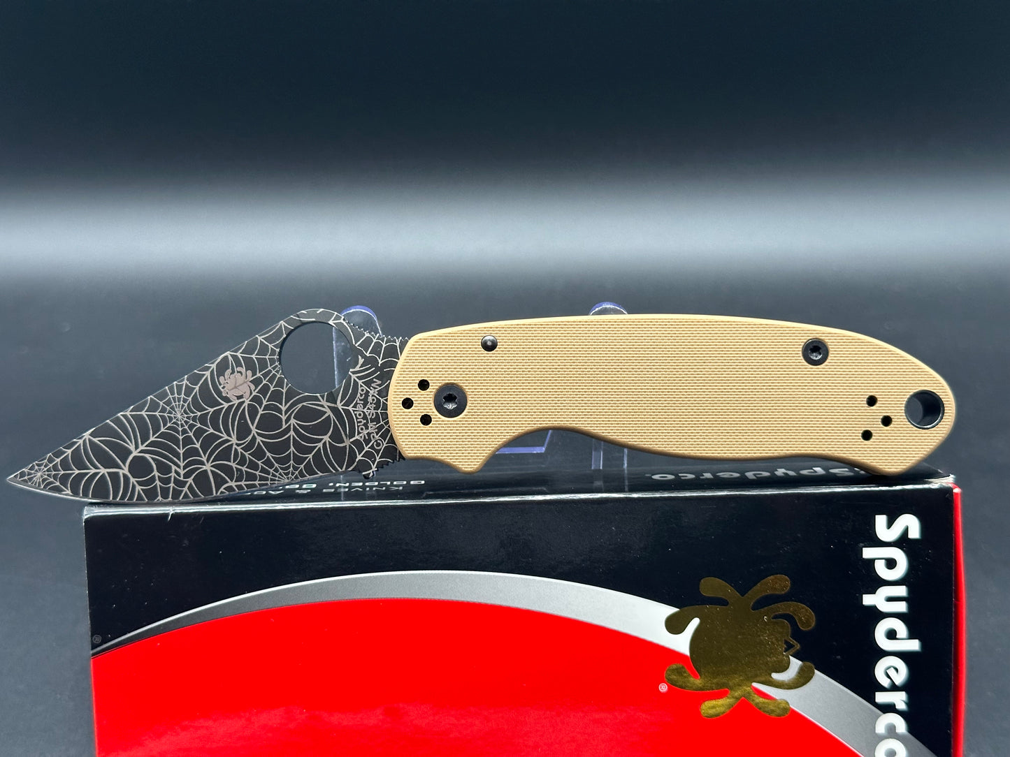 Spyderco Para 3 Tan G10 scales S45vn