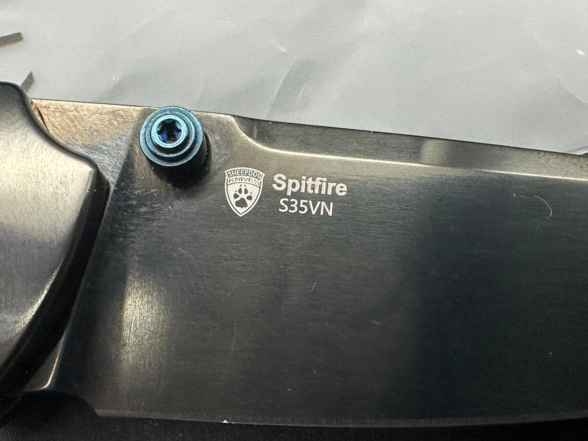 Kizer Spitfire Folding Knife Titanium/Camo Carbon 80's Handle 3.13" Mirror DLC S35VN Drop Point